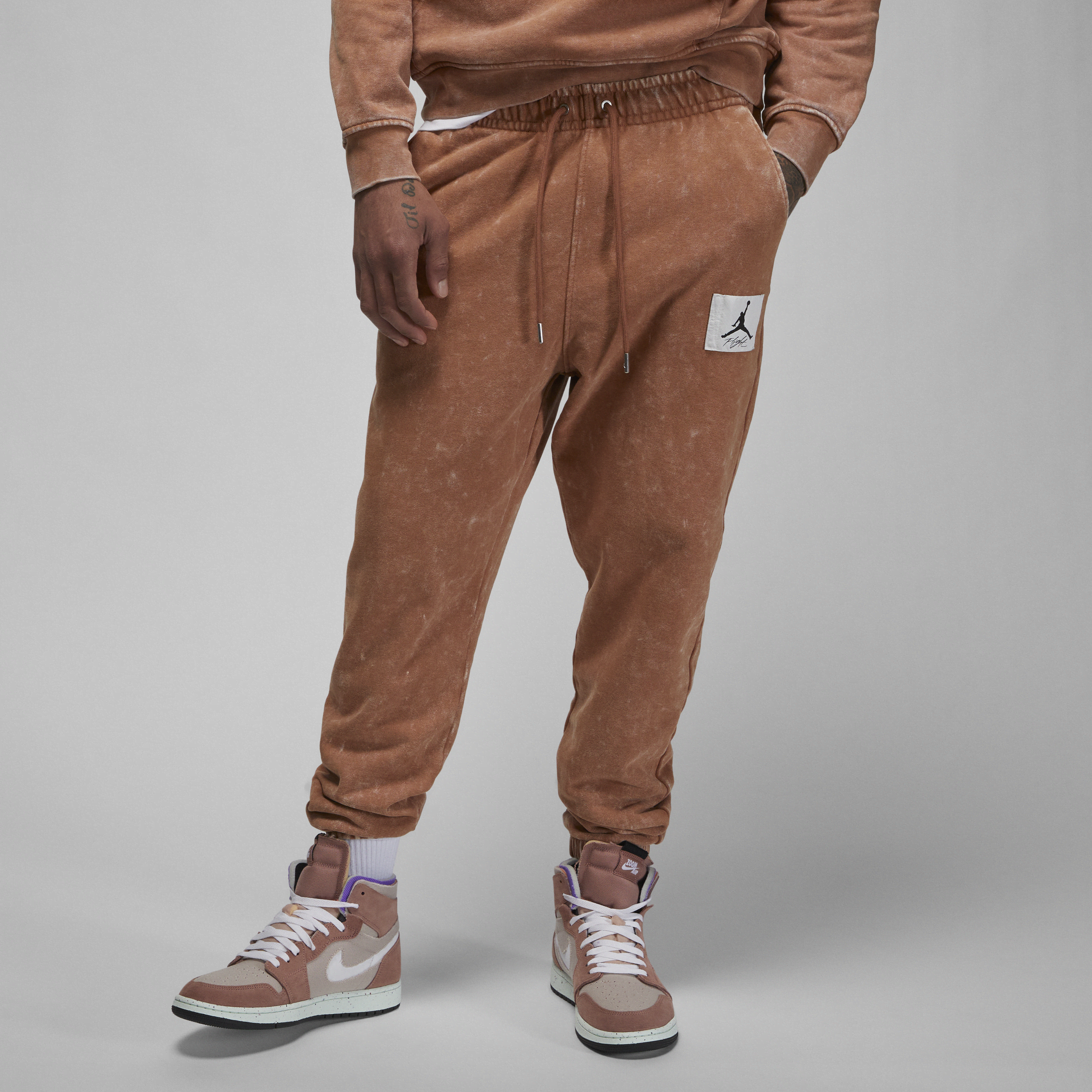 Męskie spodnie z efektem sprania Jordan Flight Fleece - Brązowy