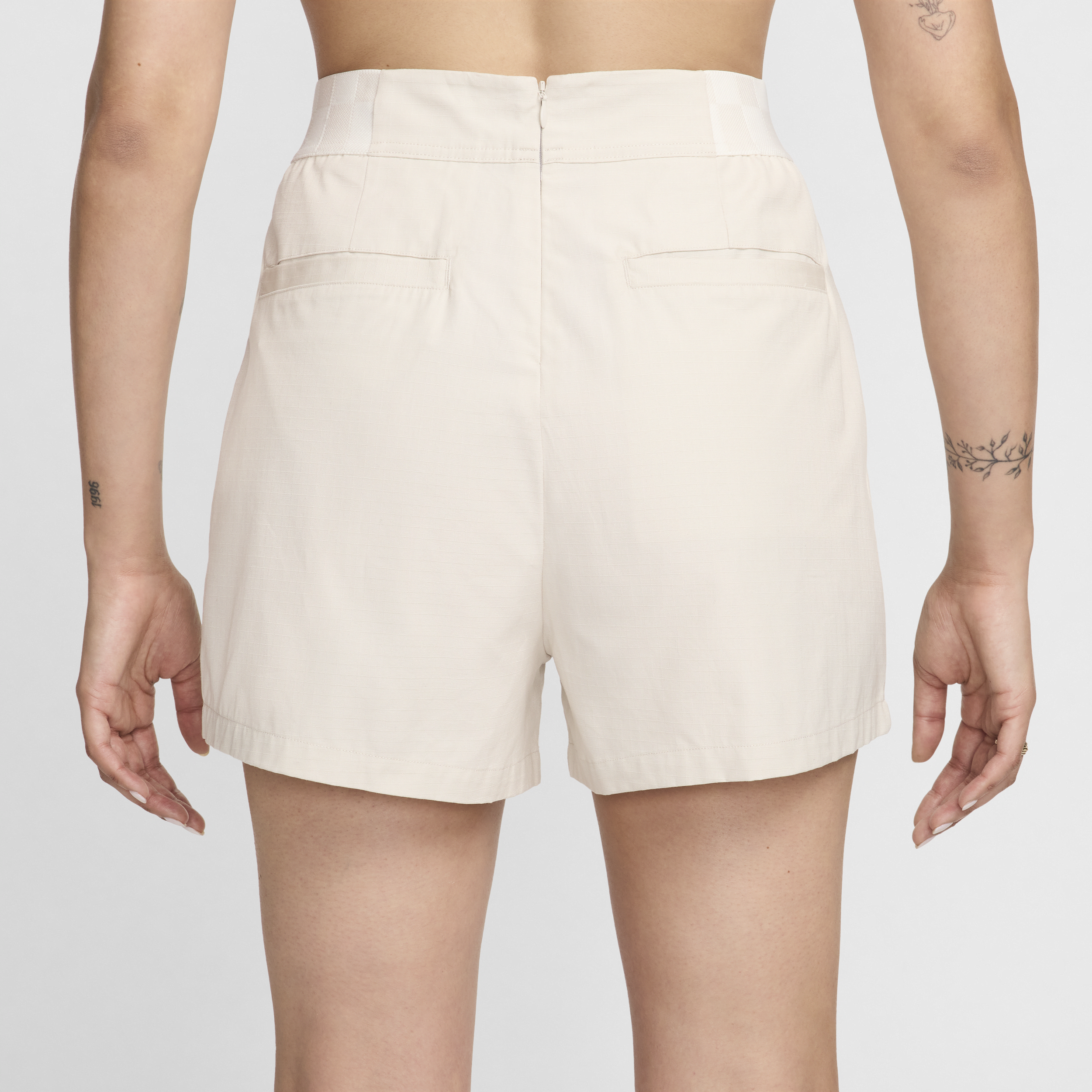 Nike Sportswear Collection damesshorts met hoge taille (8 cm) Bruin