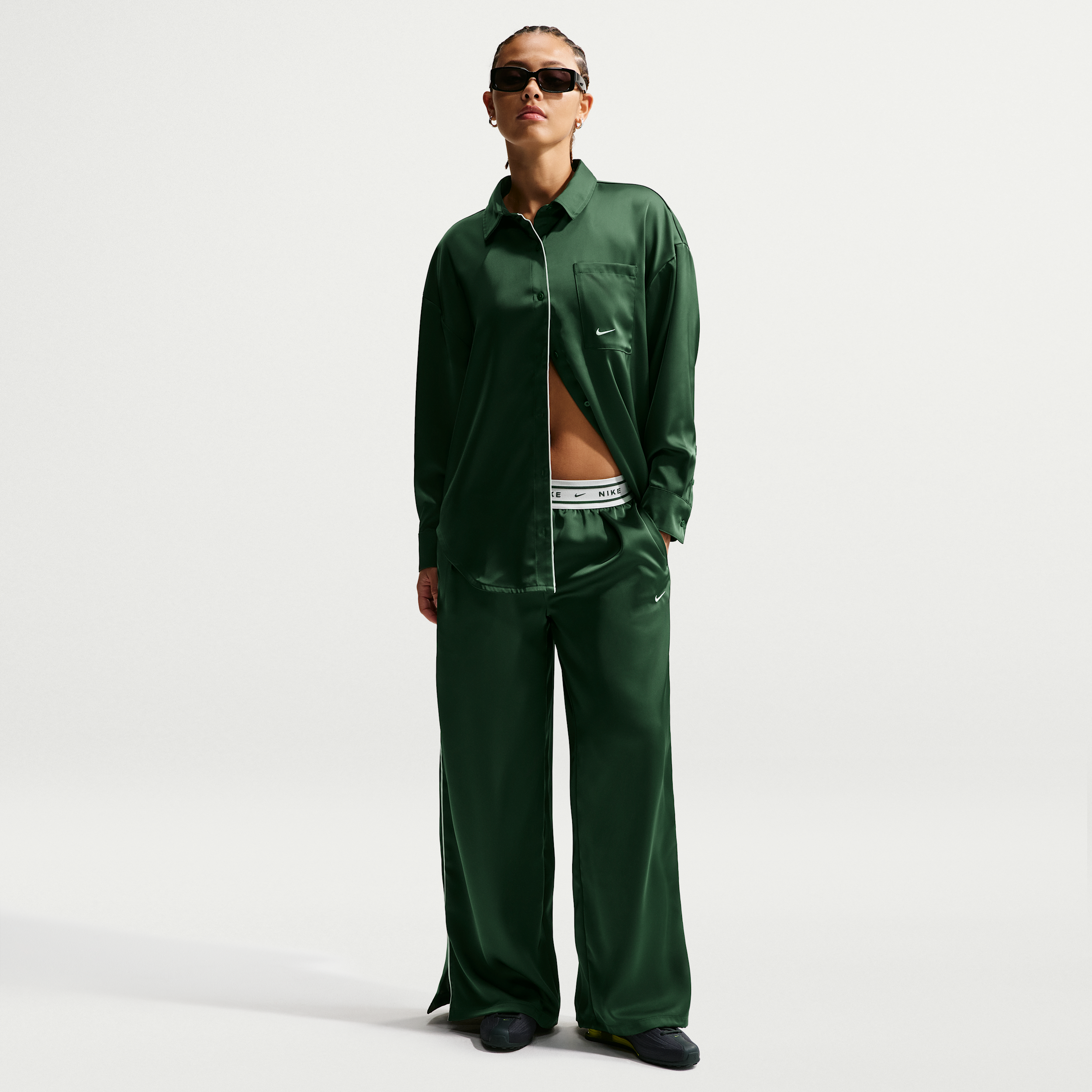 Pantaloni a vita media in raso Nike – Donna - Verde