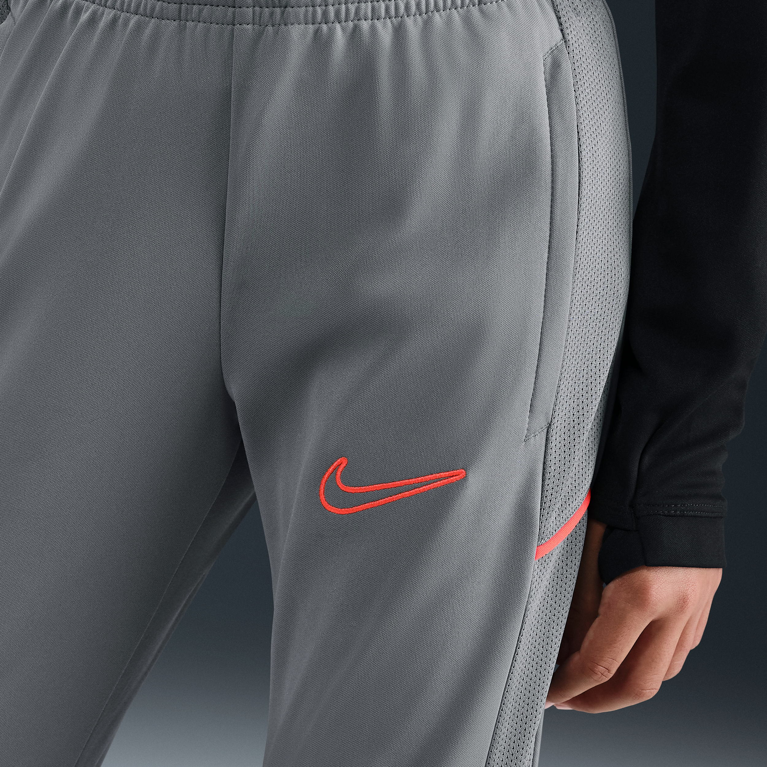 Thumbnail - Nike Academy Dri-FIT Fußballhose (ältere Kinder) - Grau
