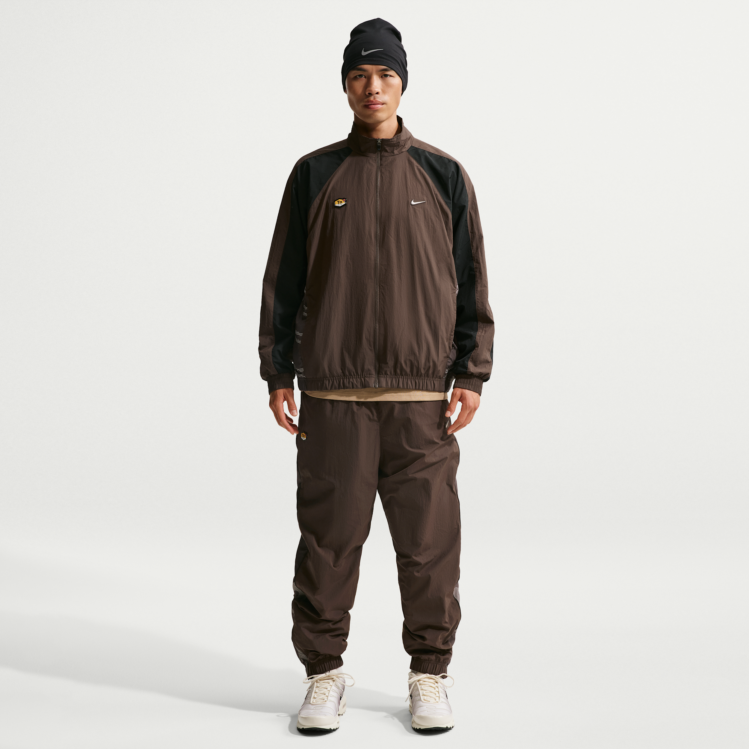Pantaloni in tessuto Nike Tuned Air – Uomo - Marrone