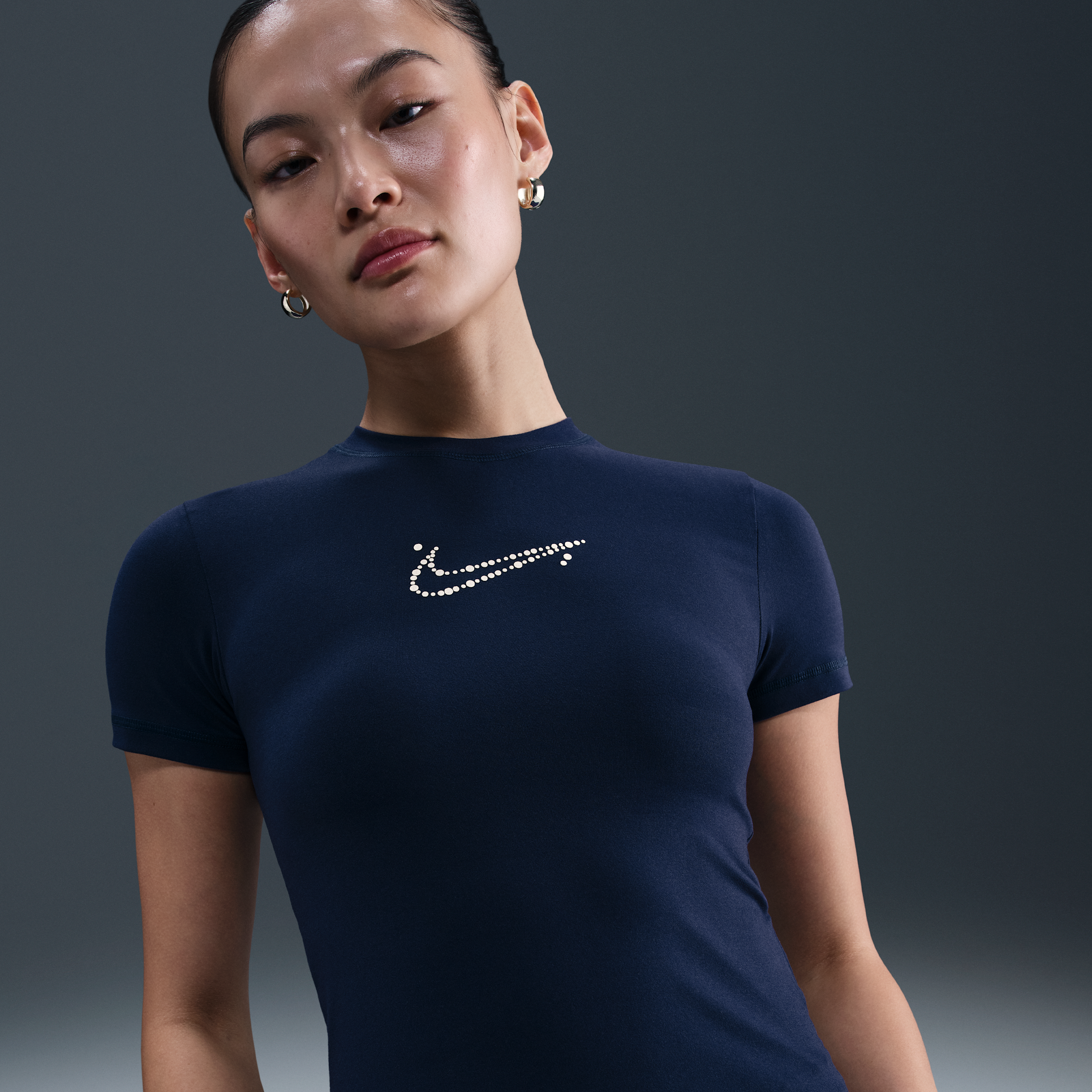 Thumbnail - Nike enges, kurz geschnittenes T-Shirt für Damen - Blau