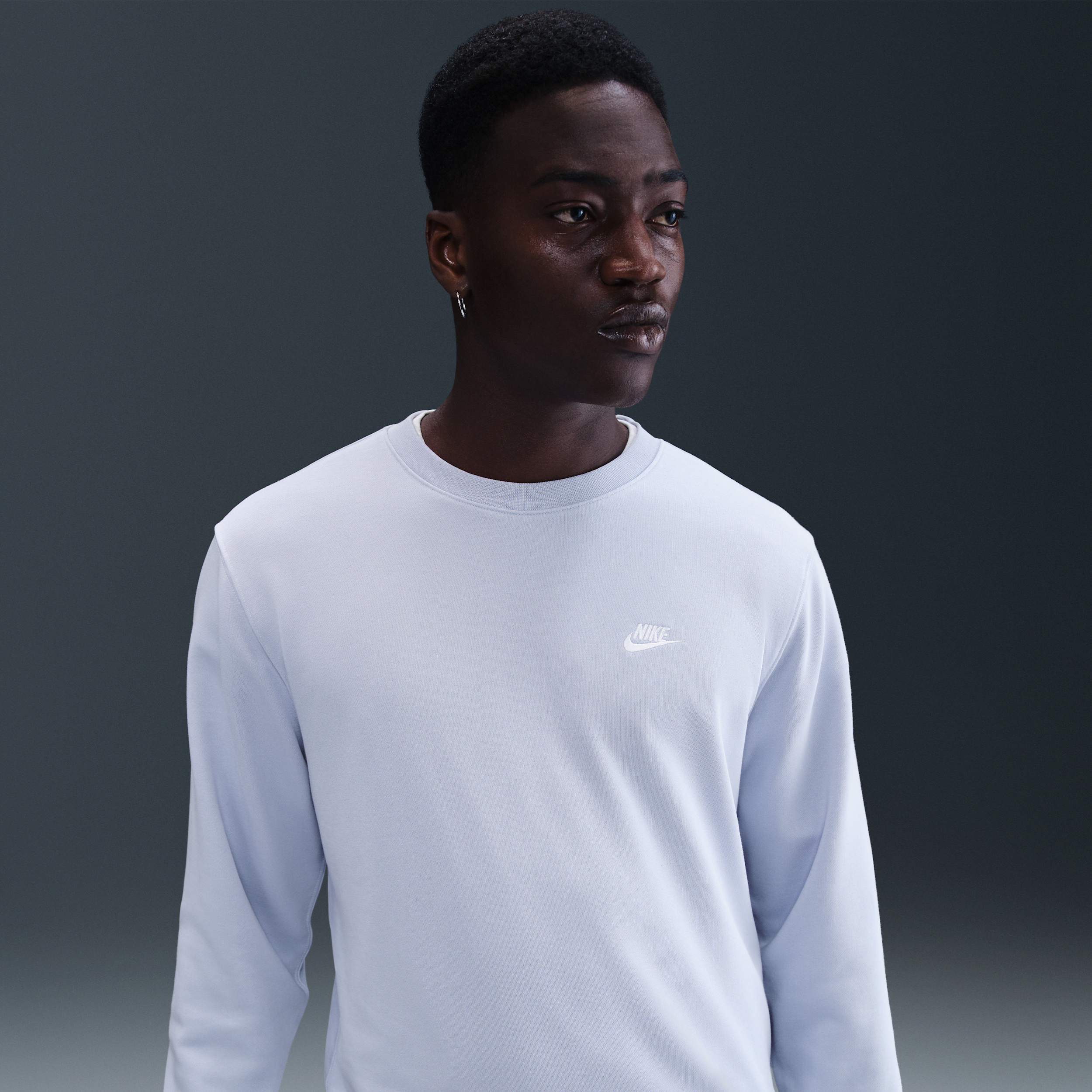 Thumbnail - Nike Club Herren-Rundhalsshirt aus French Terry - Grau