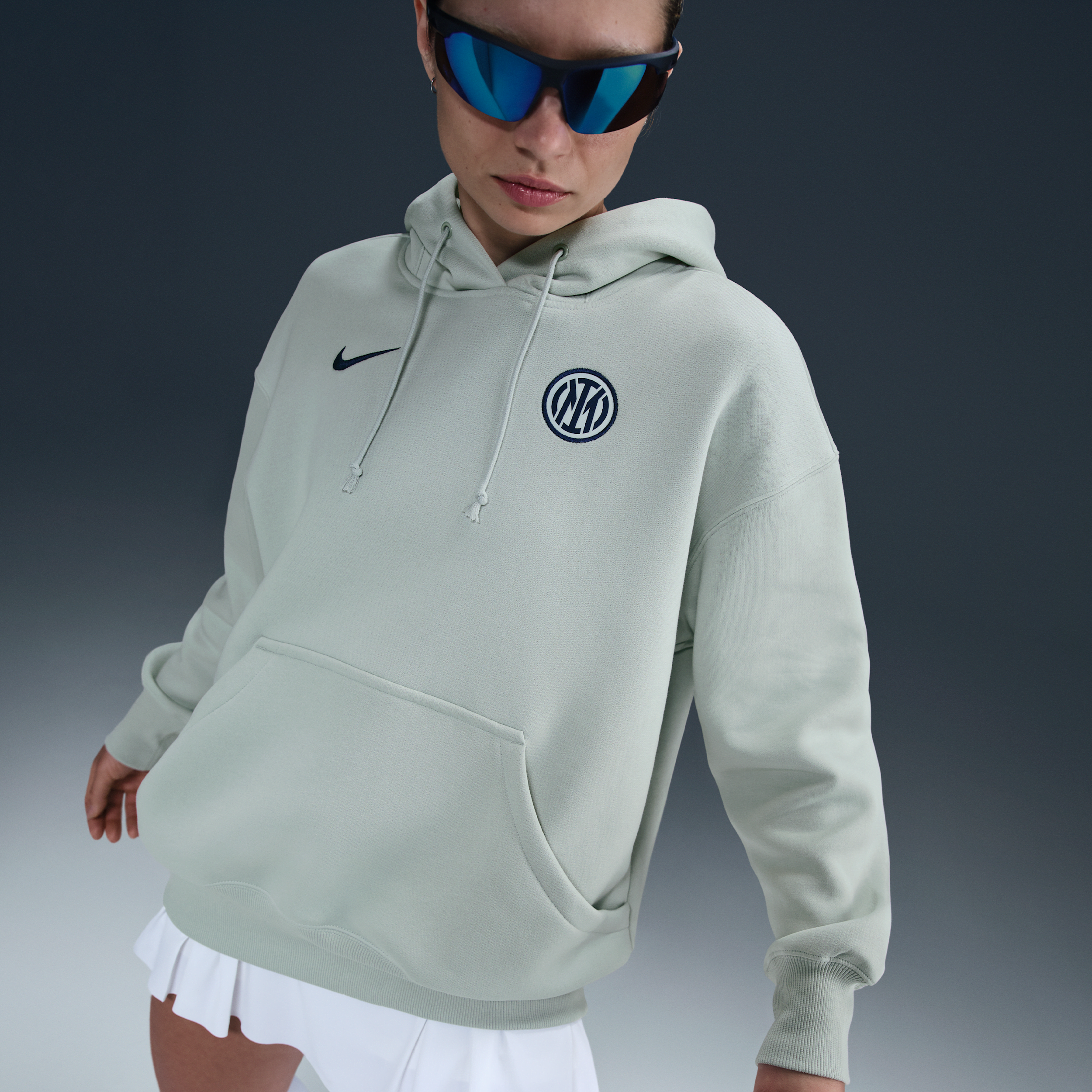 Thumbnail - Inter Mailand Phoenix Fleece Nike Football Oversize-Hoodie (Damen) - Grau