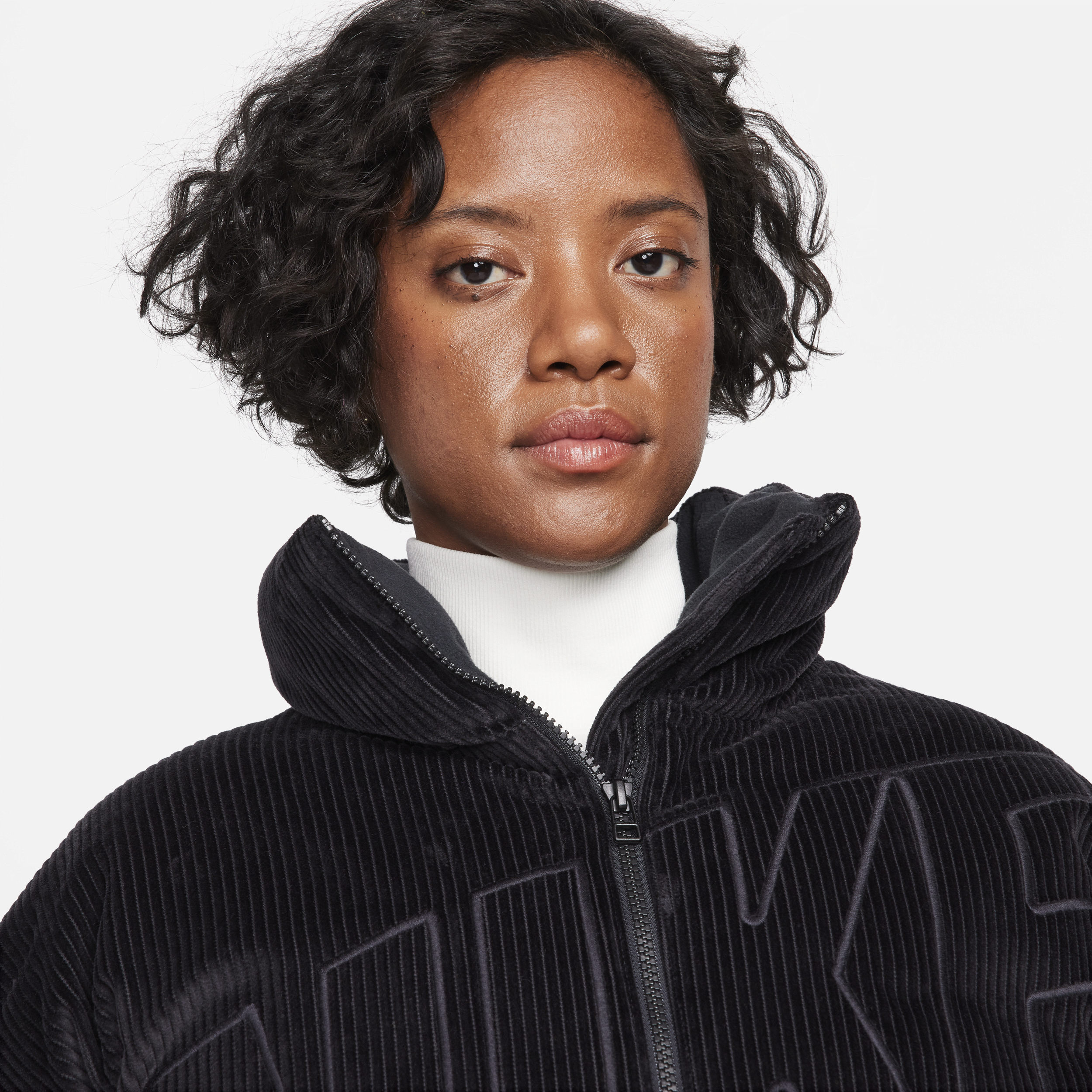 Nike Sportswear Essential Therma-FIT oversized gewatteerd corduroy jack voor dames Zwart