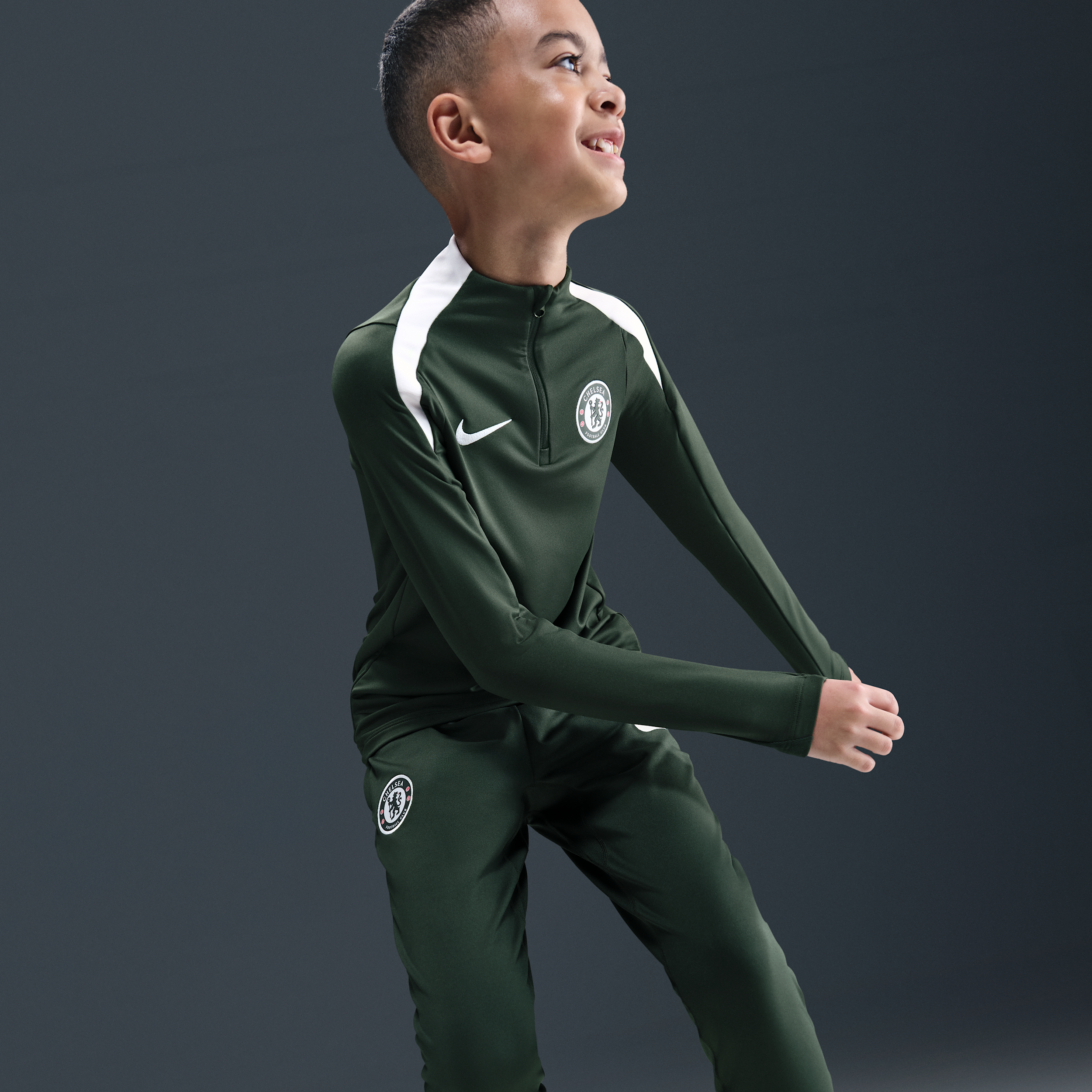 Thumbnail - FC Chelsea Strike Nike Dri-FIT Fußball-Drill-Oberteil für ältere Kinder - Grün