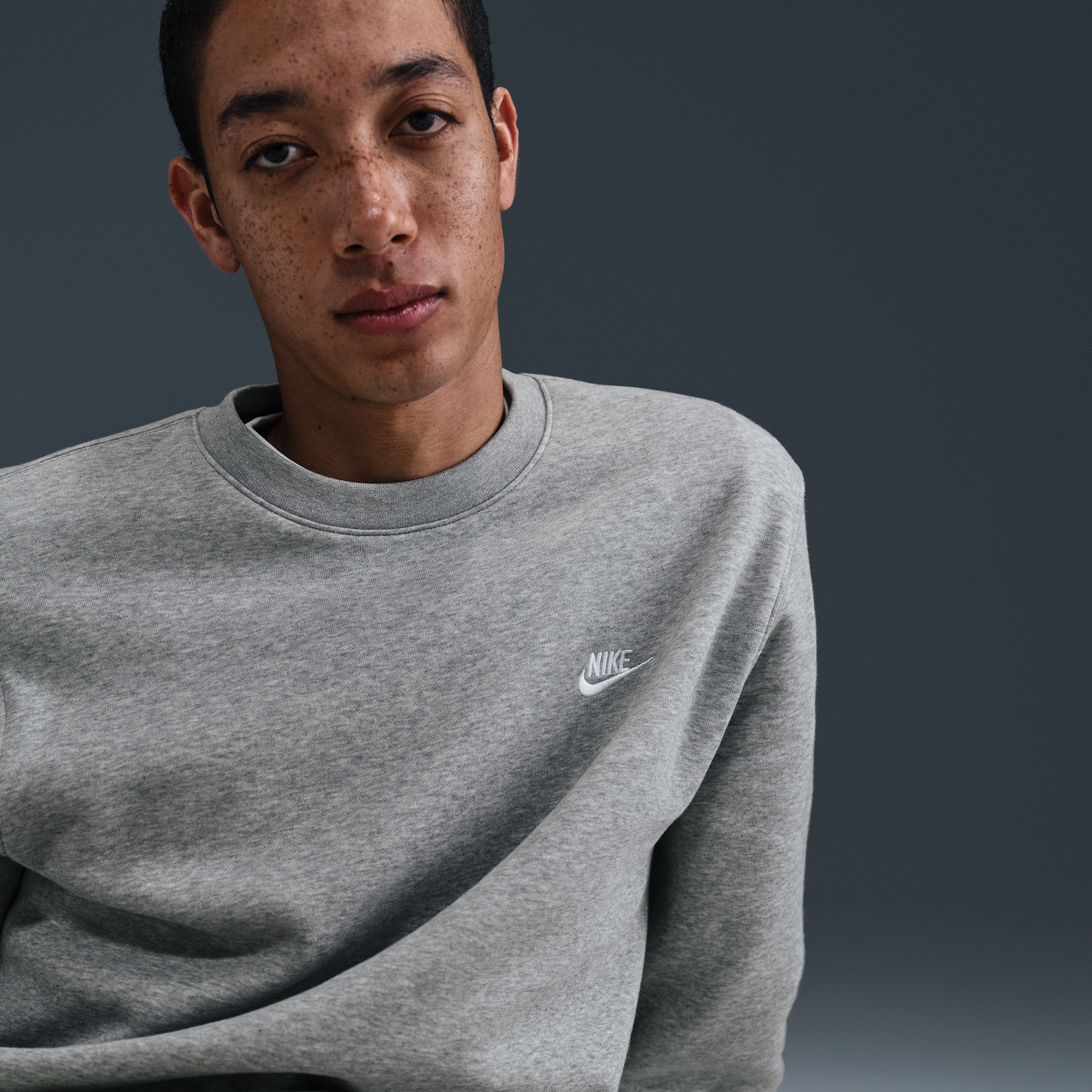 Haut en Fleece Nike Club pour homme - Gris
