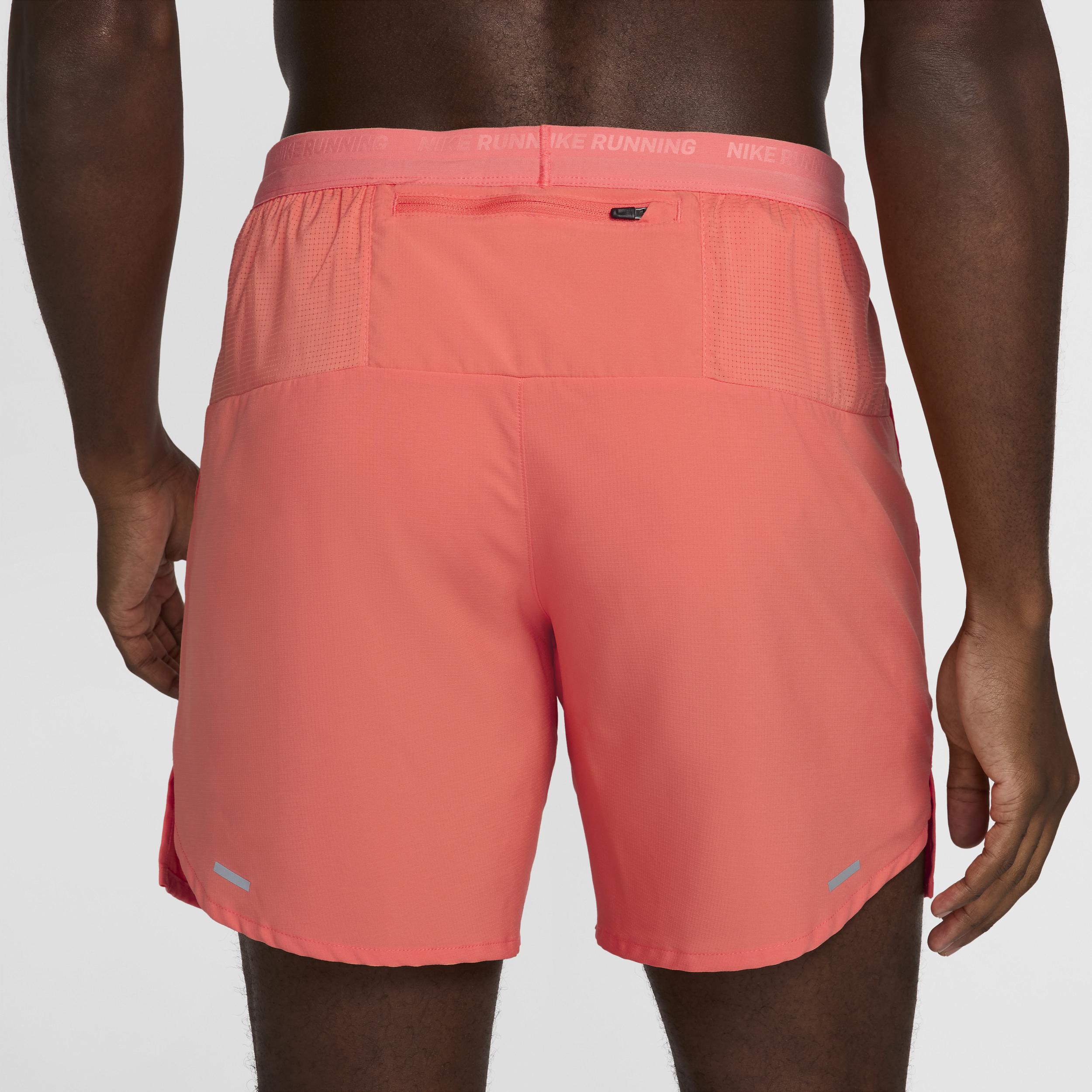 Short de running avec sous-short intégré 18 cm Dri-FIT Nike Stride pour homme - Rose