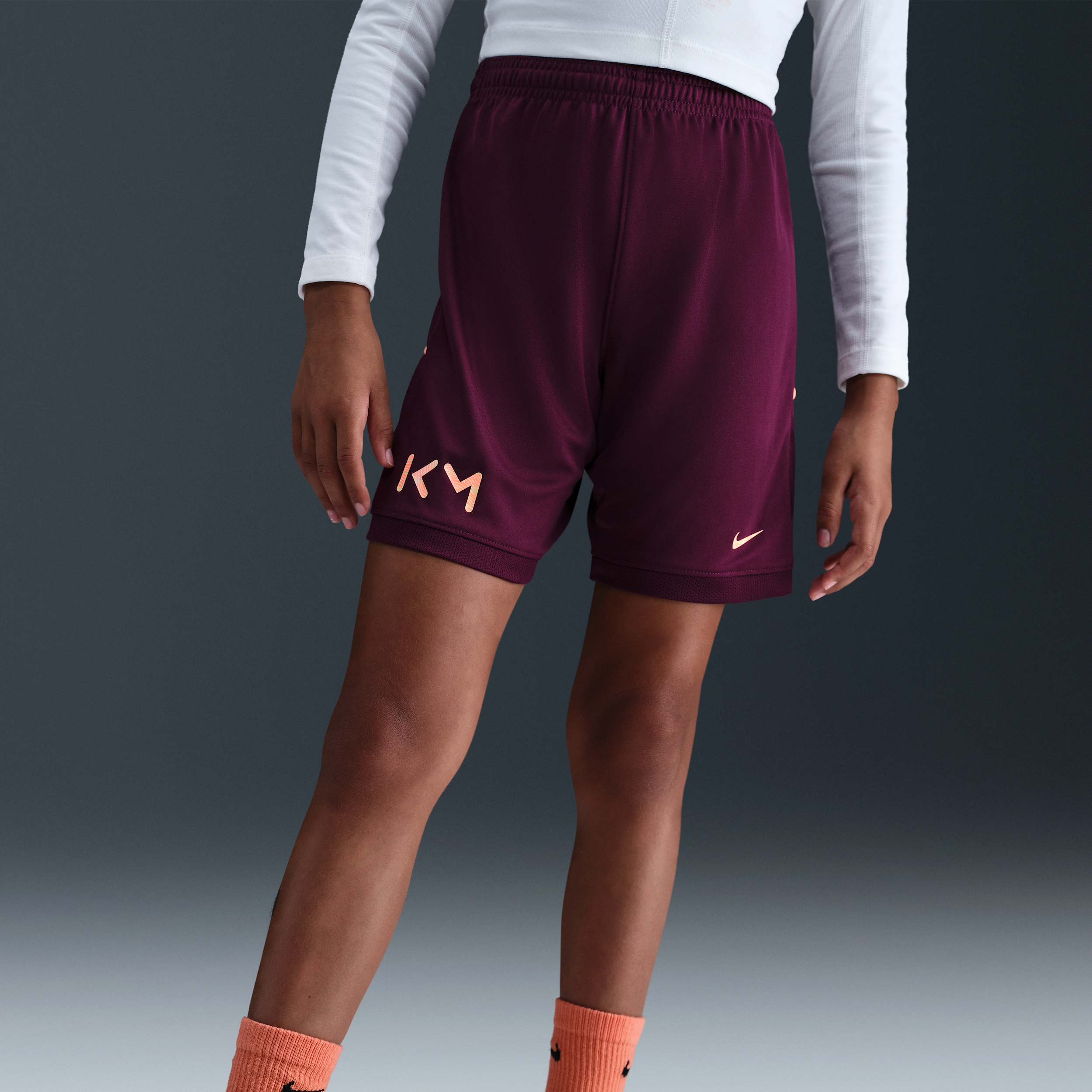 Thumbnail - Kylian Mbappé Academy Nike Dri-FIT-Fußballshorts (ältere Kinder) - Rot