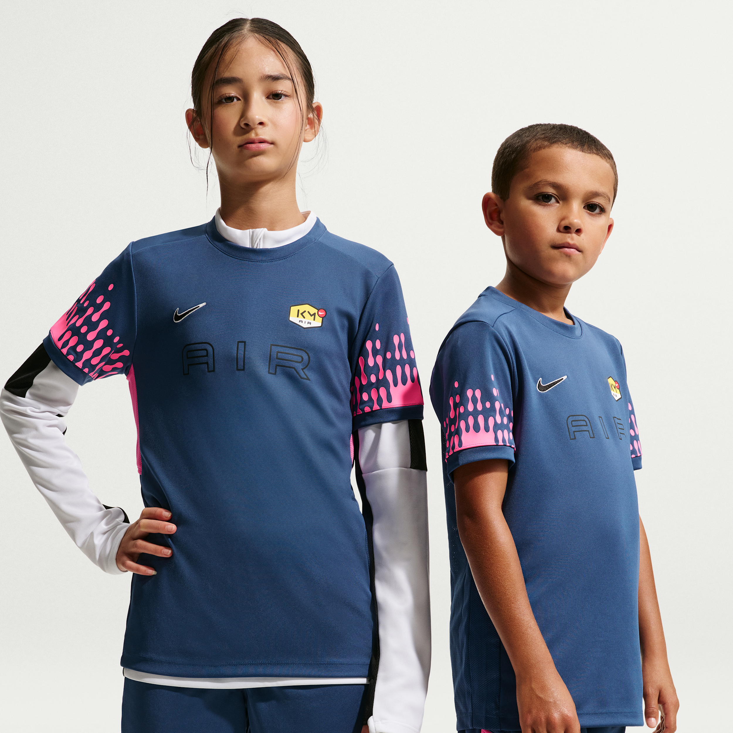 Kortærmet Kylian Mbappé Academy-Dri-FIT-fodboldtrøje til større børn - blå