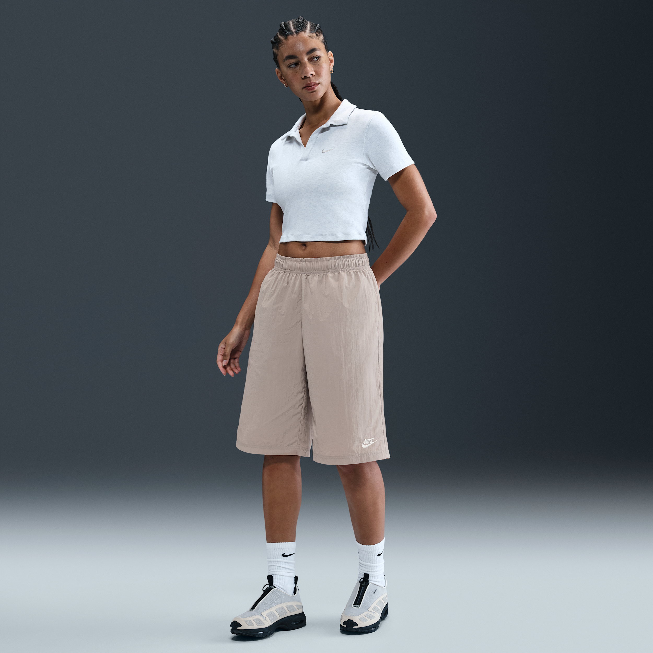 Thumbnail - Nike Sportswear weite knielange Shorts mit mittelhohem Bund (Damen) - Grau