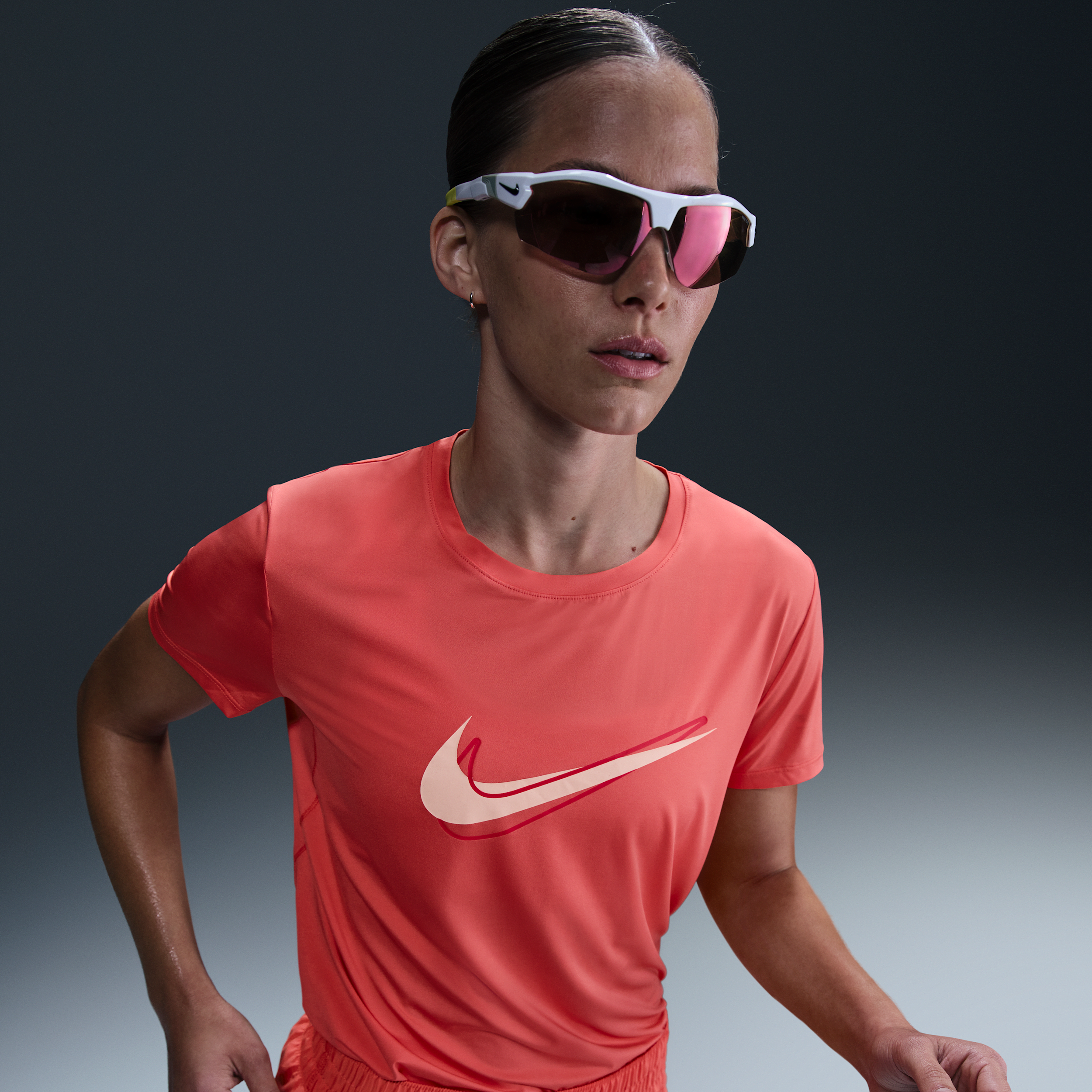 Nike One Swoosh Dri-FIT hardlooptop met korte mouwen voor dames - Oranje