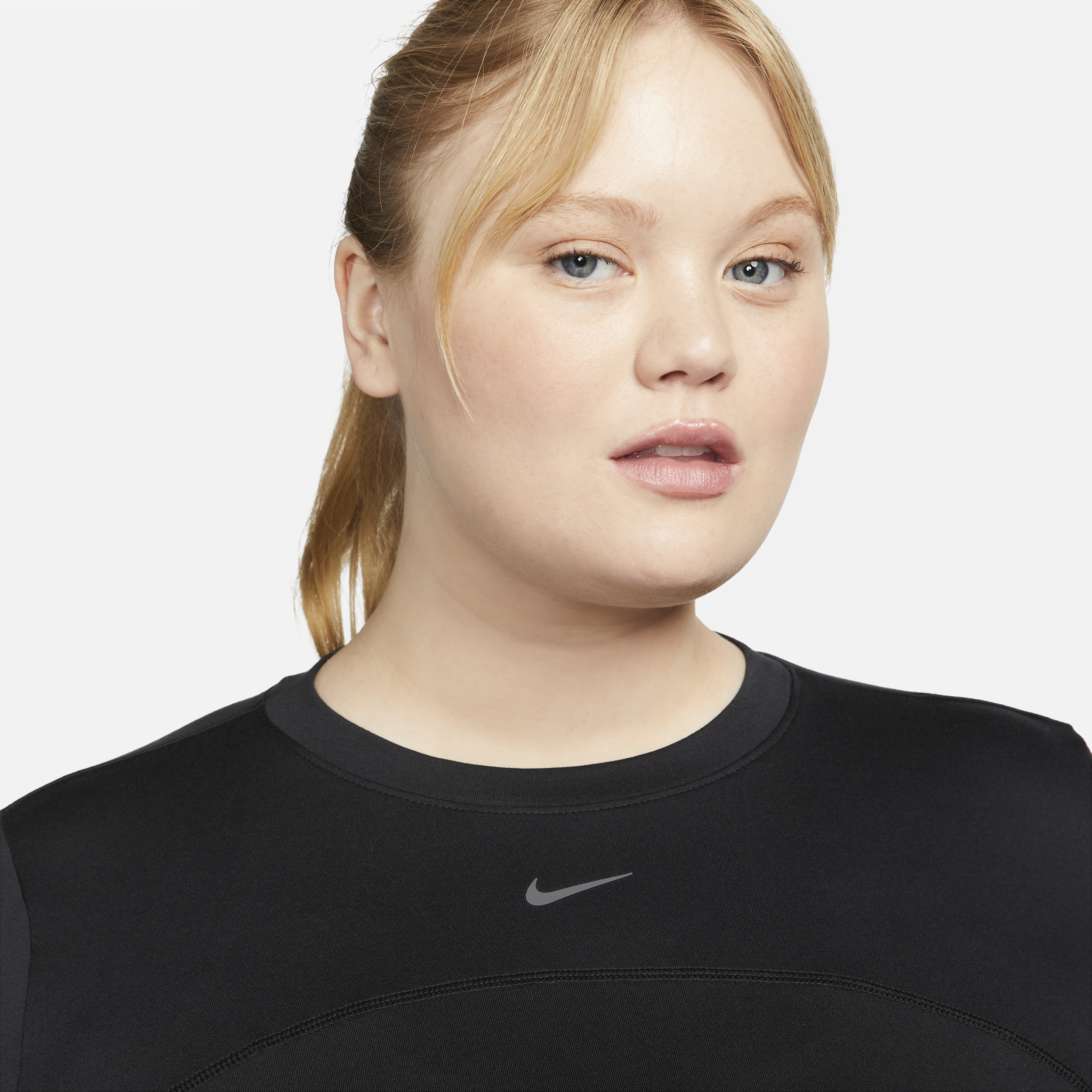 Nike Dri-FIT Swift UV hardlooptop met ronde hals voor dames (Plus Size) Zwart