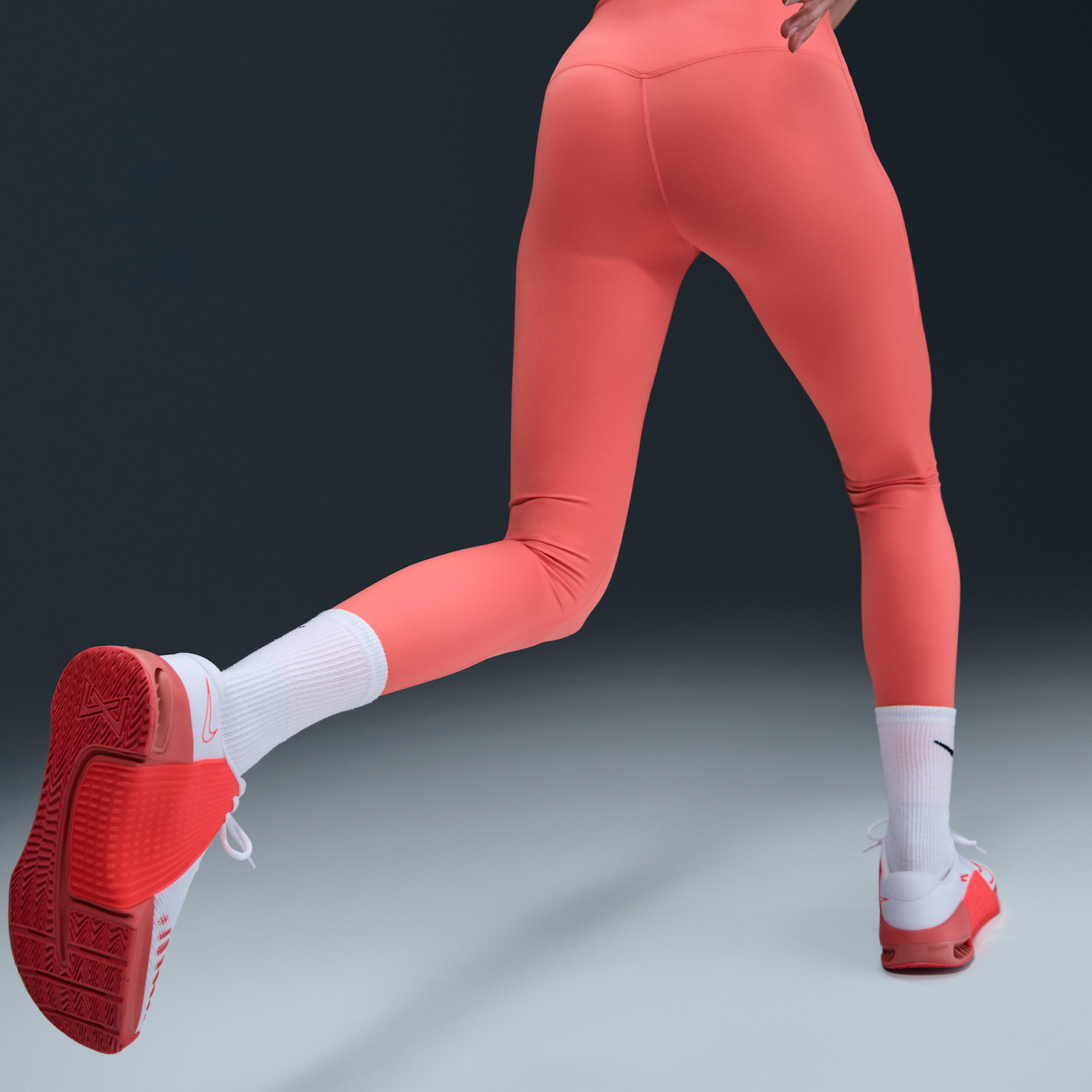 Legging taille haute à maintien supérieur et coupe longue avec poches Nike Go pour femme - Orange