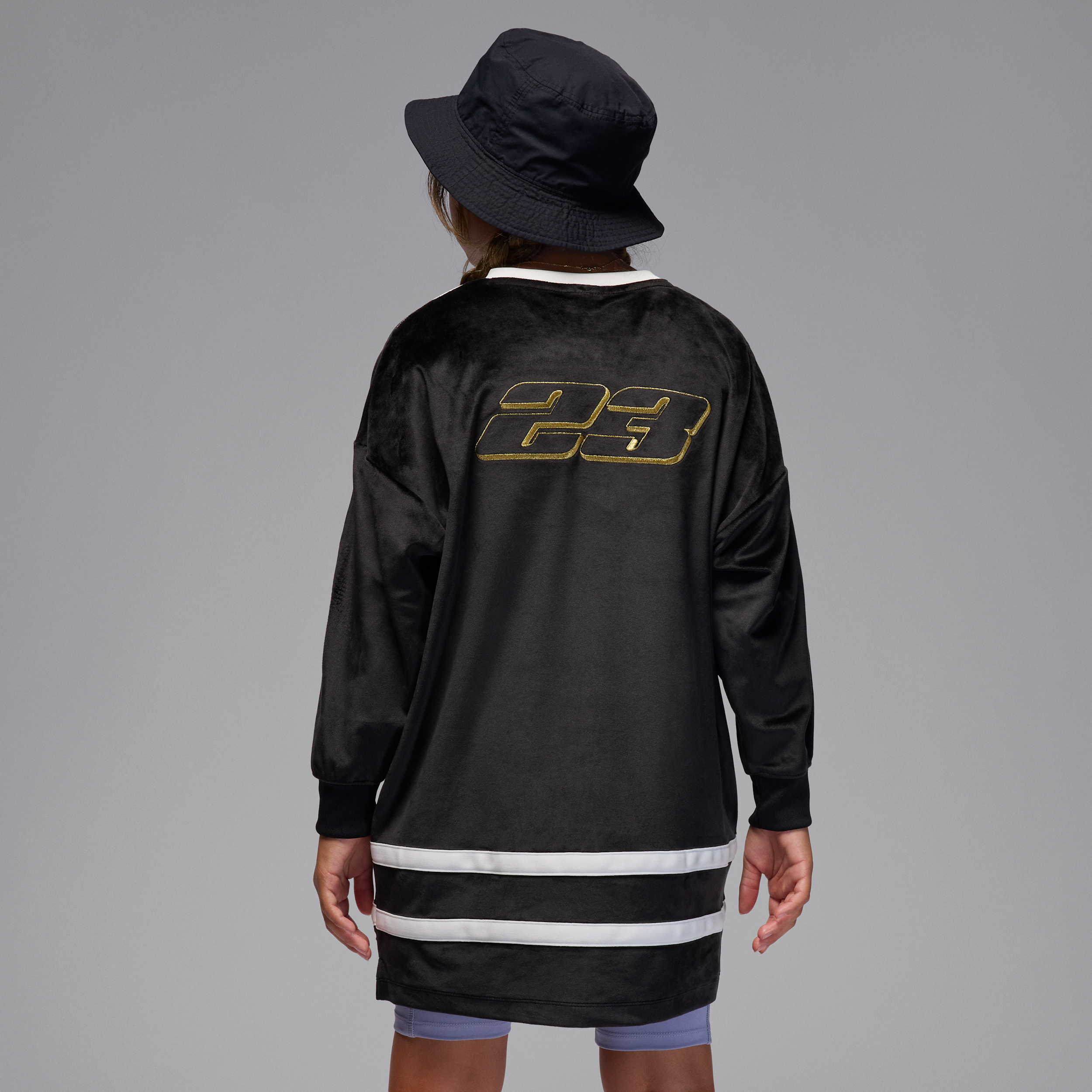 Thumbnail - Jordan Mountainside Velourskleid (ältere Kinder) - Schwarz