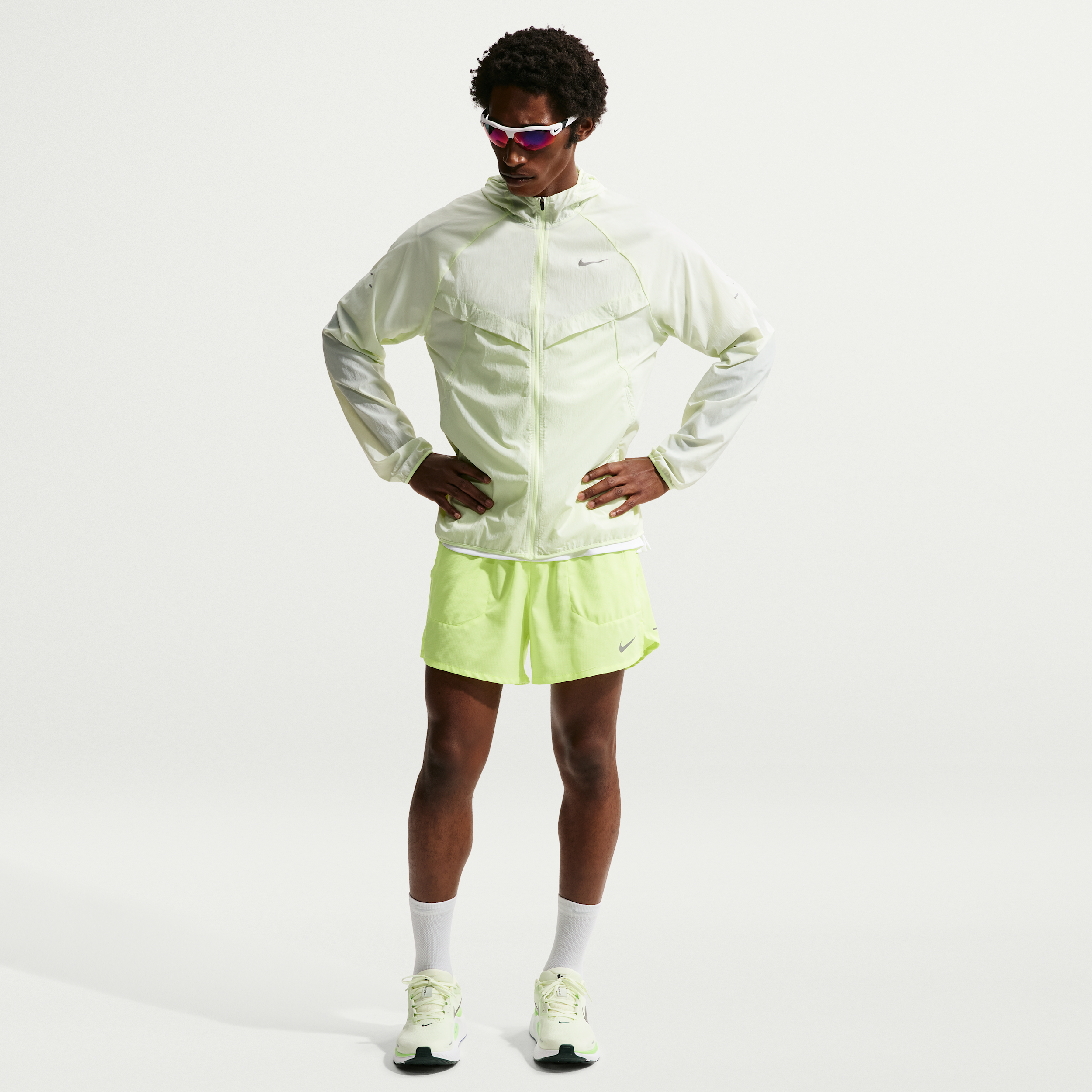 Thumbnail - Nike Stride Dri-FIT Laufshorts mit integriertem Slip (ca. 12,5 cm) (Herren) - Gelb