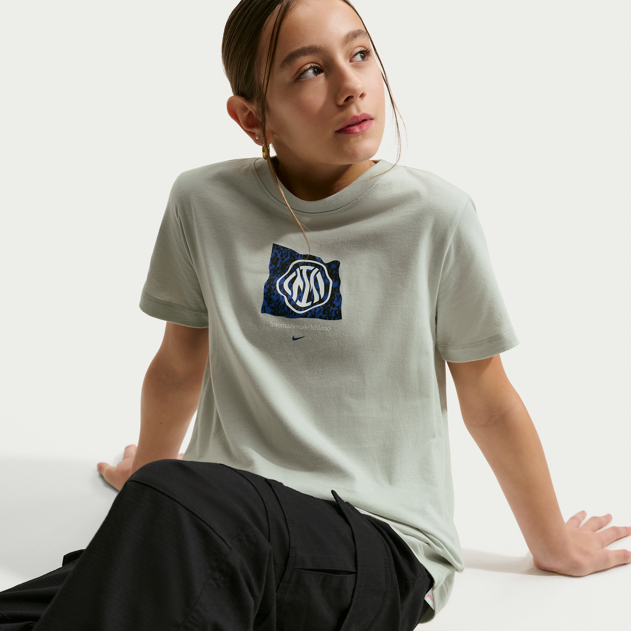 Thumbnail - Inter Mailand Nike Fußball-T-Shirt (ältere Kinder) - Grau