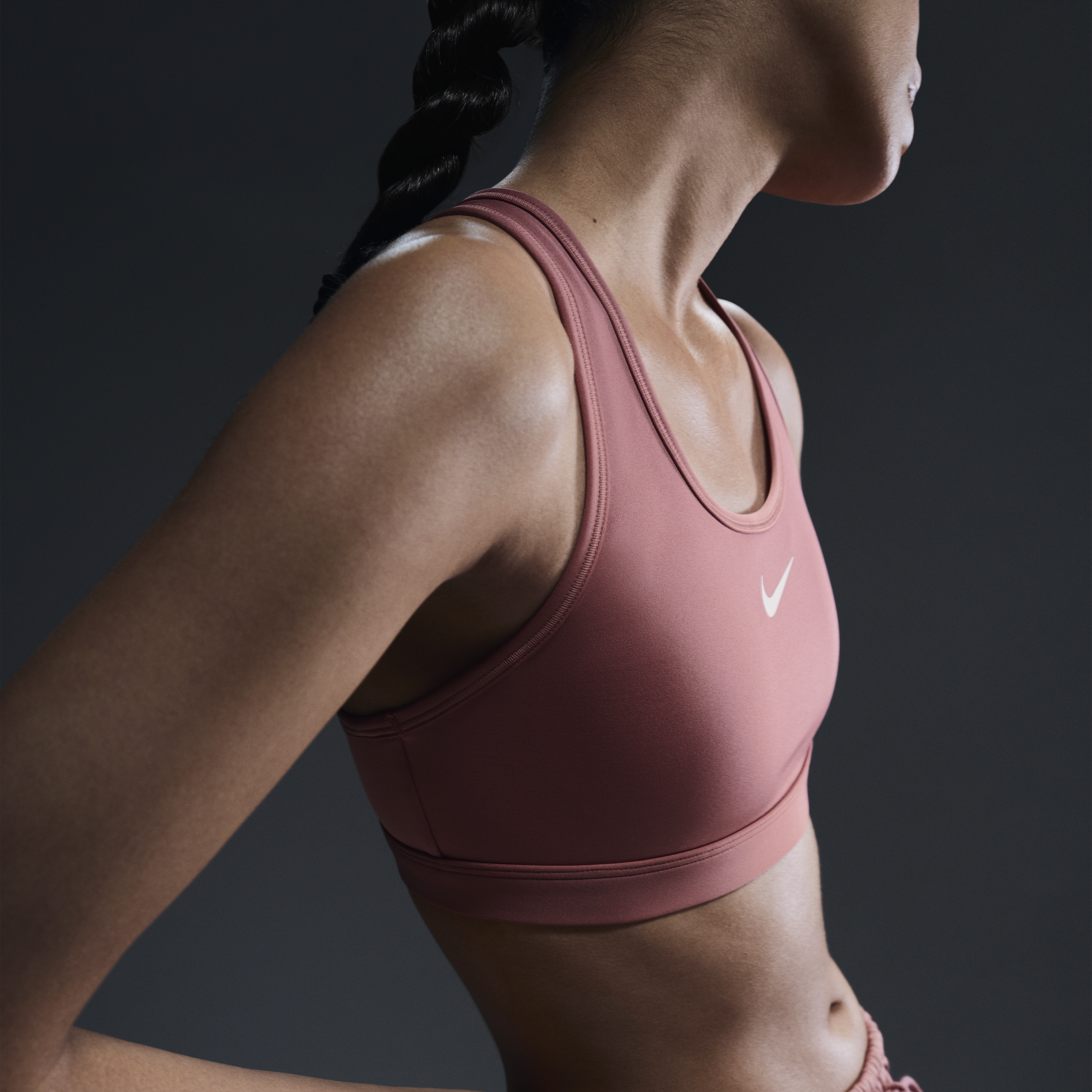 Brassière de sport rembourrée Nike Swoosh Medium Support pour femme - Rose