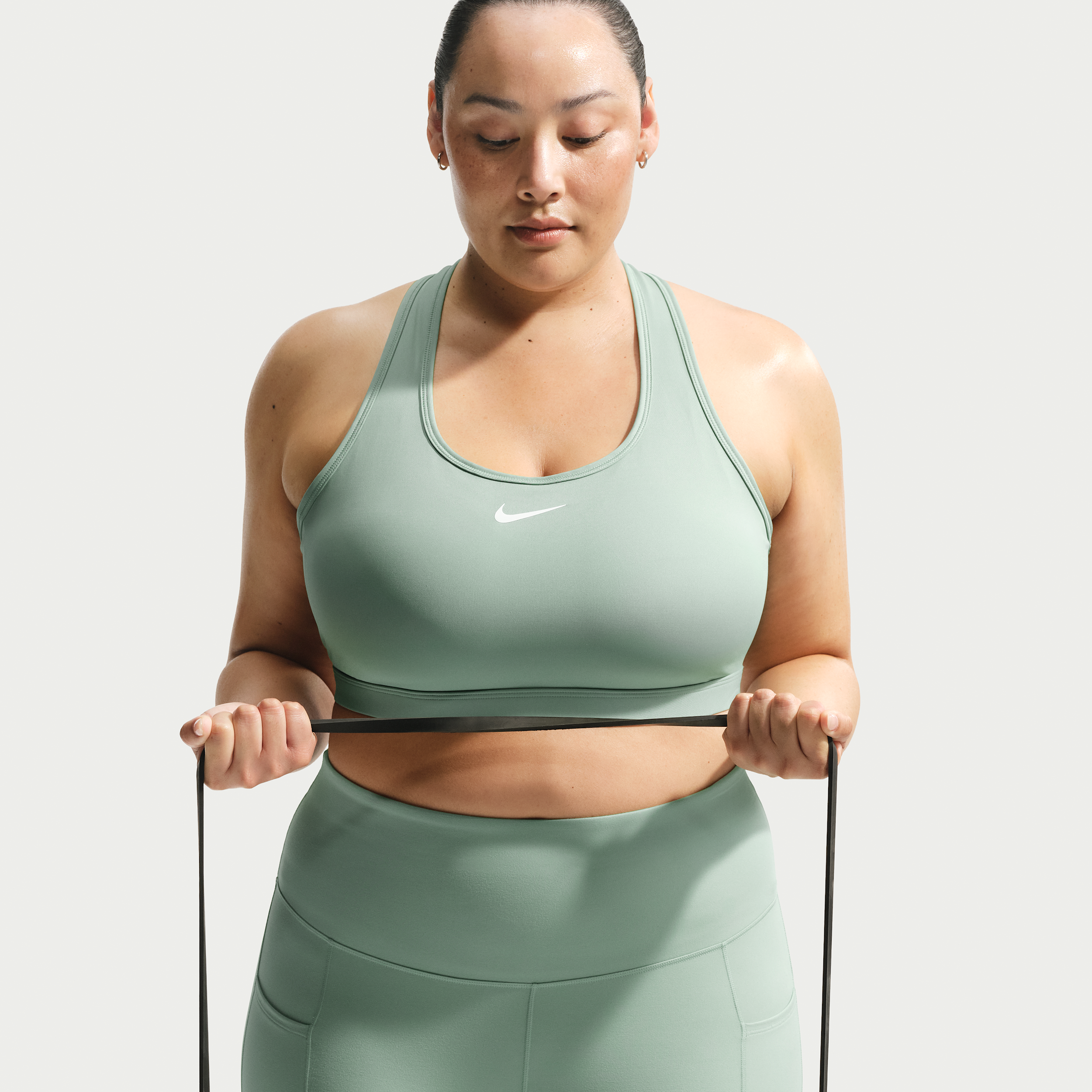 Thumbnail - Nike Swoosh Medium Support Sport-BH mit Polster für Damen - Grün