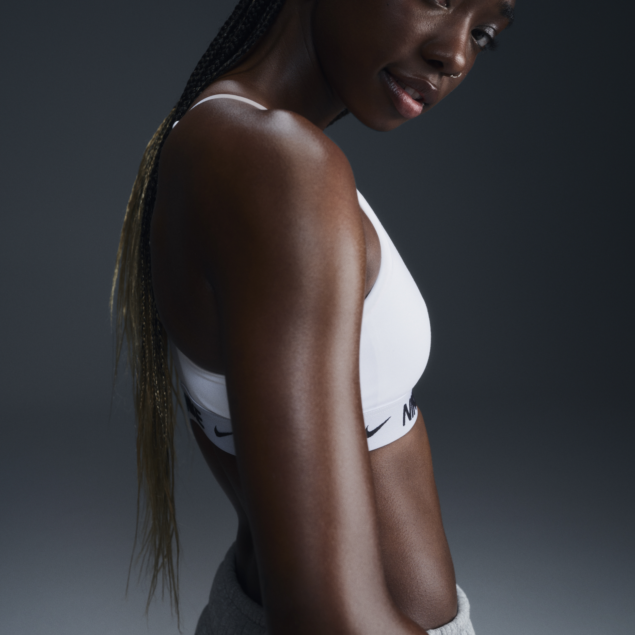 Brassière de sport réglable rembourrée à maintien léger Nike Indy pour femme - Blanc