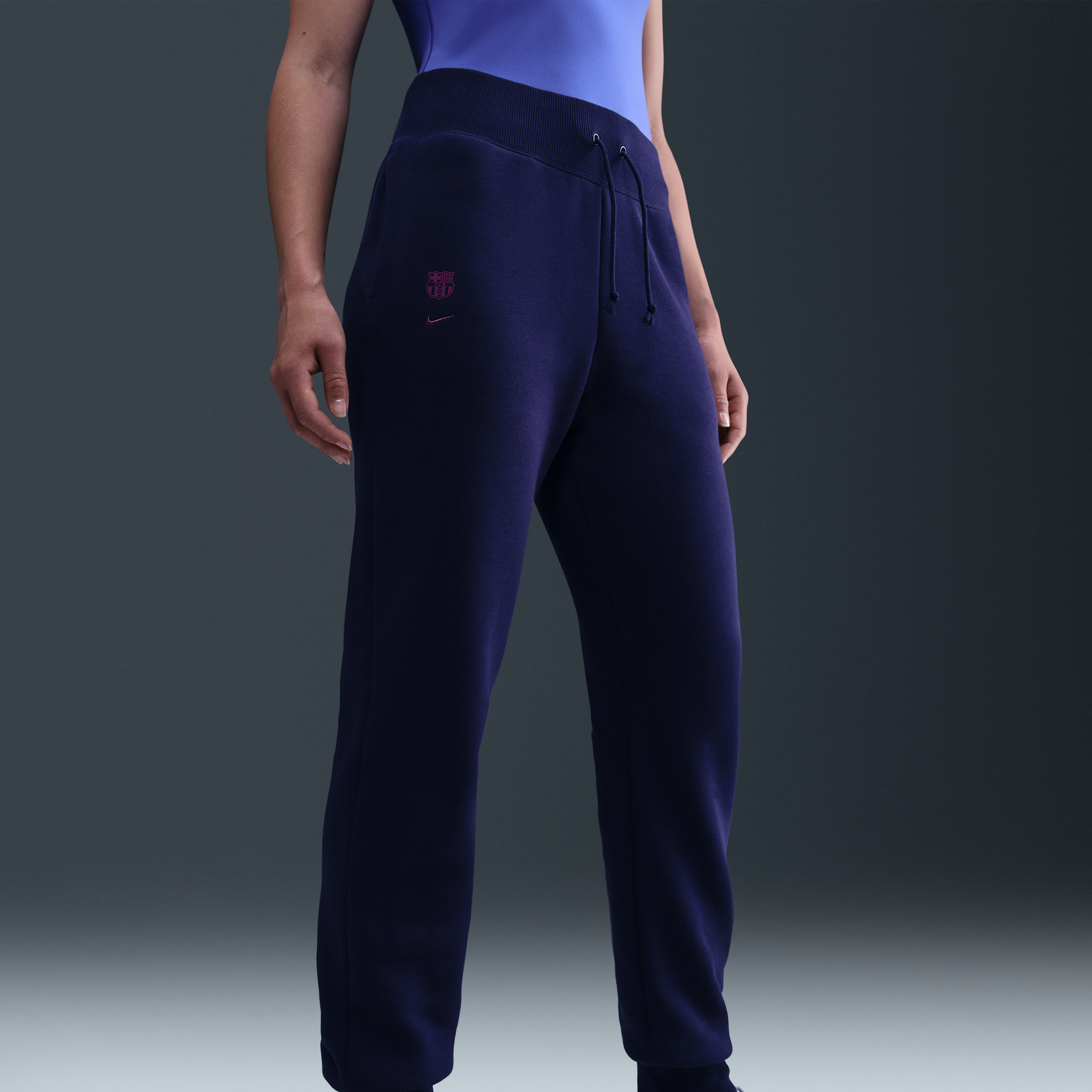 Thumbnail - FC Barcelona Phoenix Fleece Nike Fußballhose mit hohem Bund (Damen) - Lila