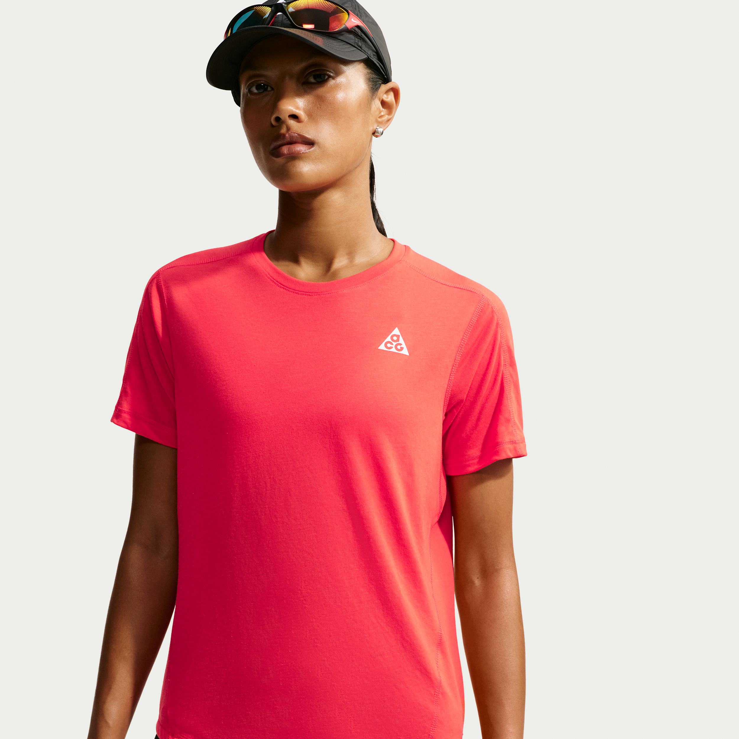 Kortærmet Nike ACG Dri-FIT-trailløbetop til kvinder - rød