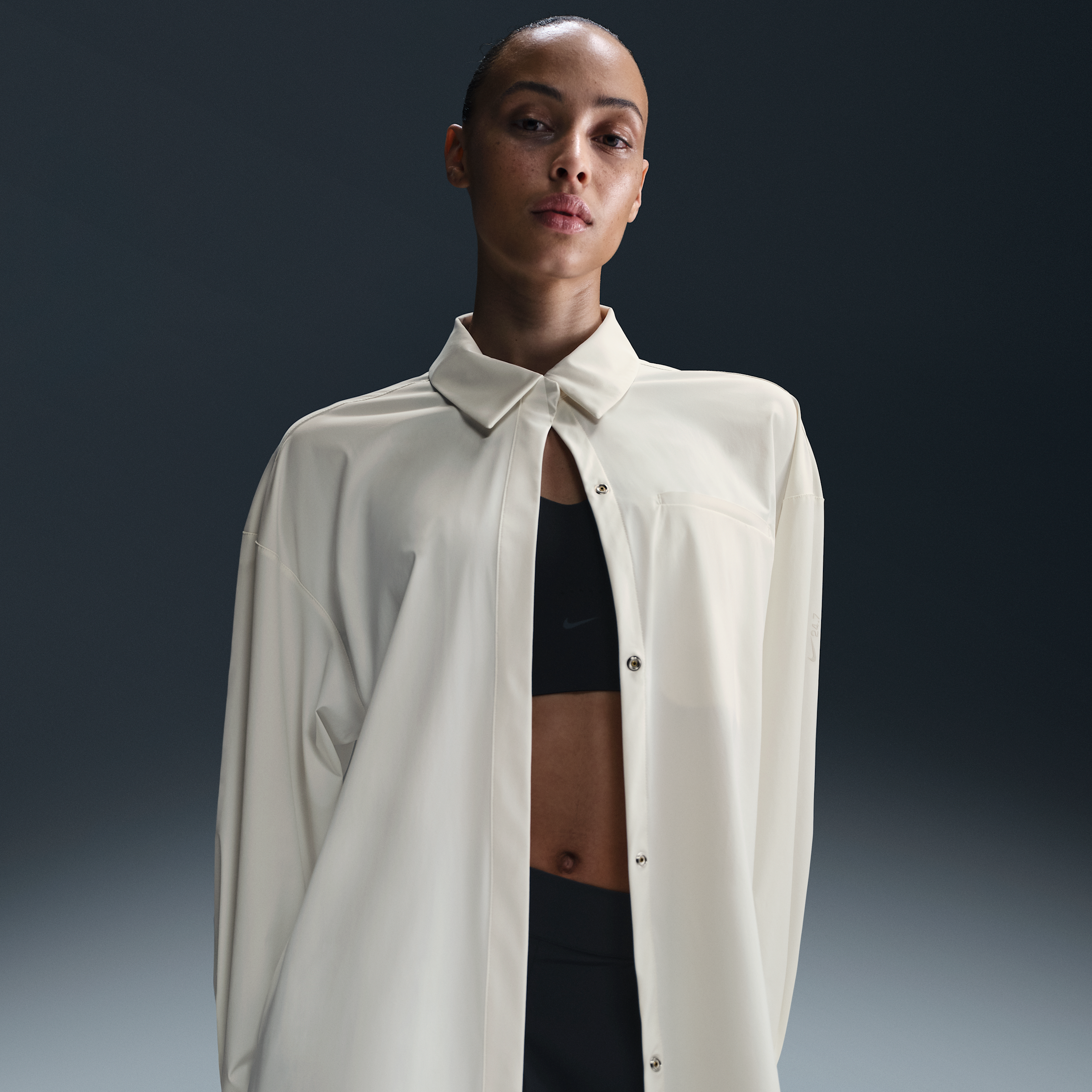 Thumbnail - Nike 24.7 PerfectStretch Oversize-Longsleeve mit Dri-FIT-Technologie (Damen) - Weiß