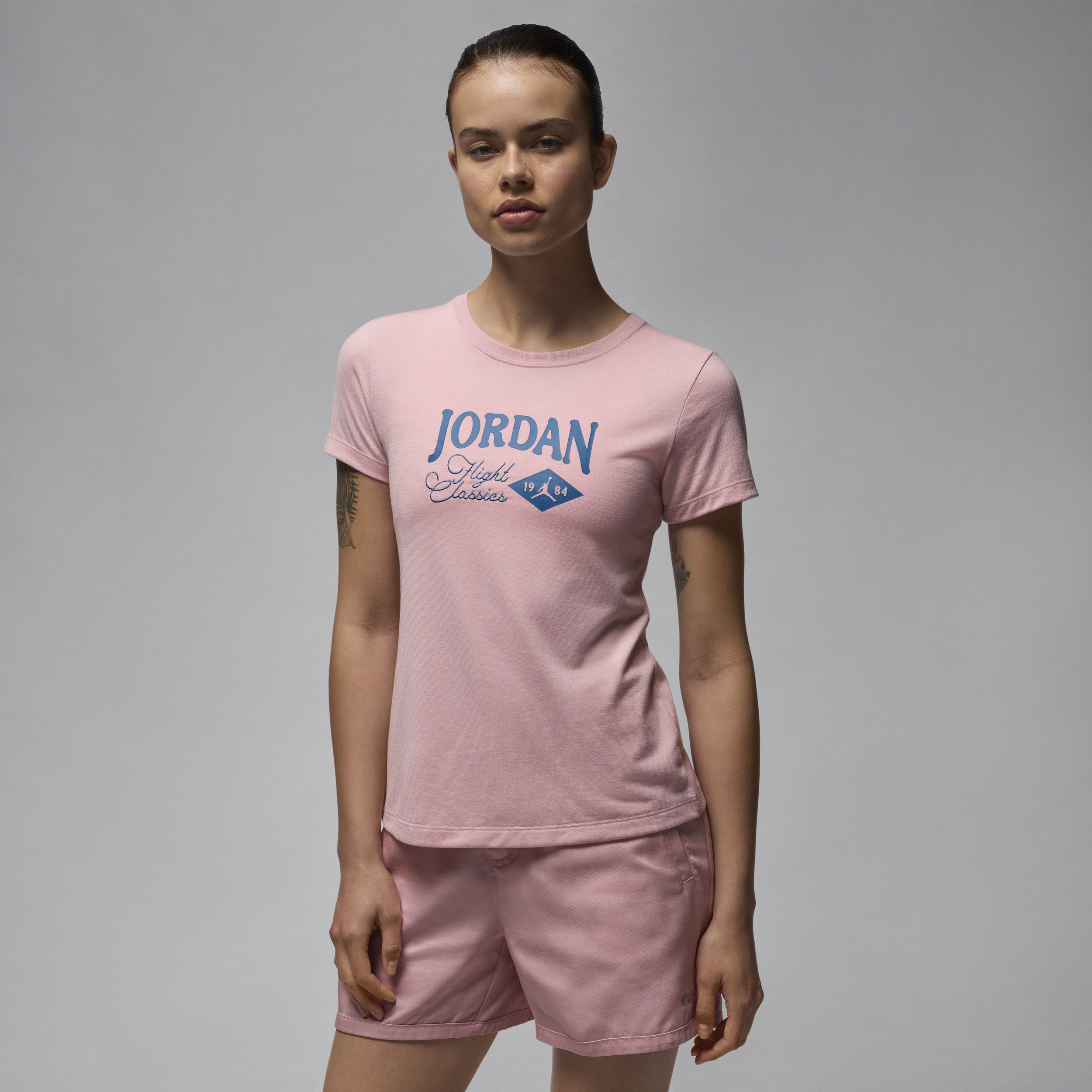 Jordan T-shirt met graphic en aansluitende pasvorm voor dames Roze