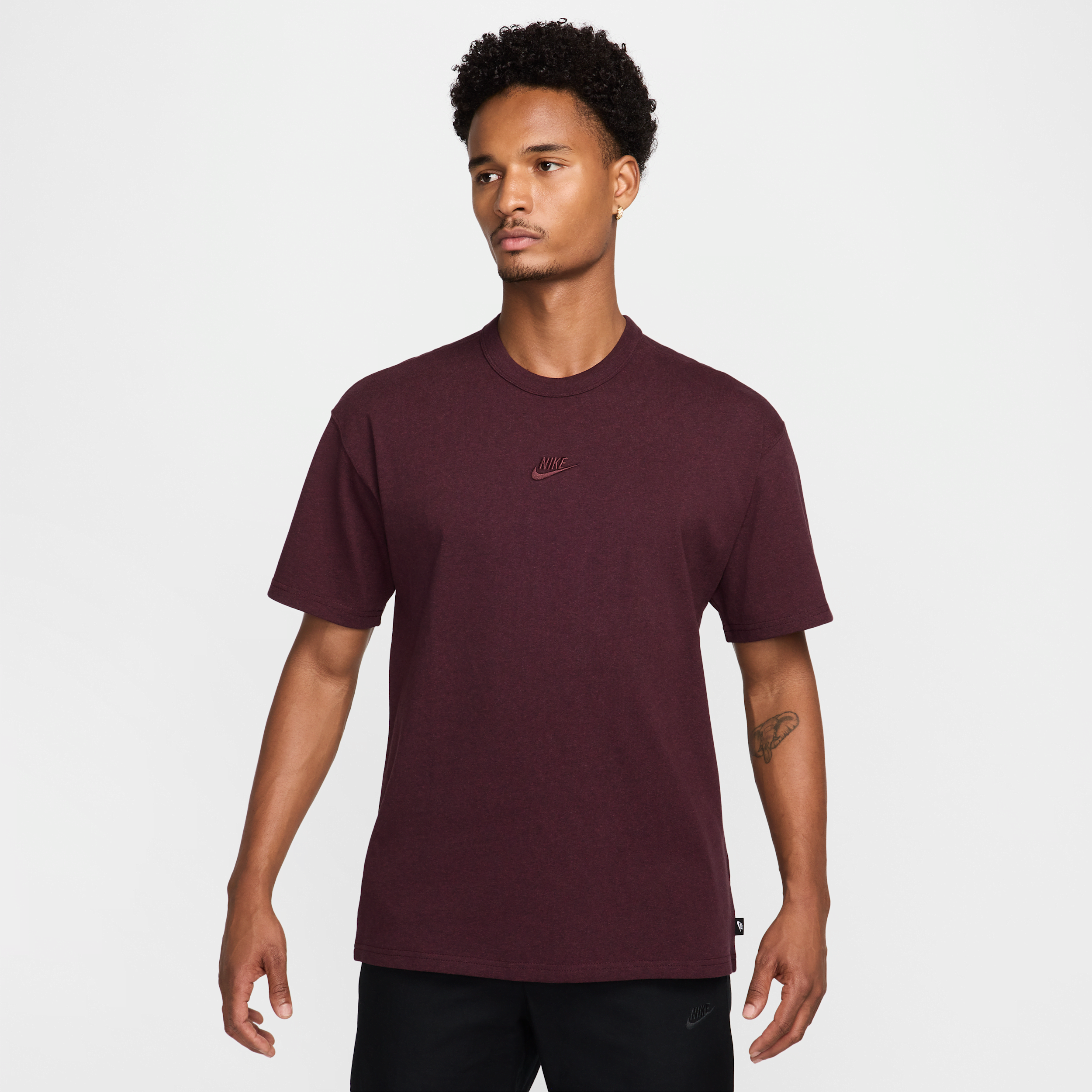 tee-shirt-nike-sportswear-premium-essentials-pour-homme-rouge-nike-store-39881142696