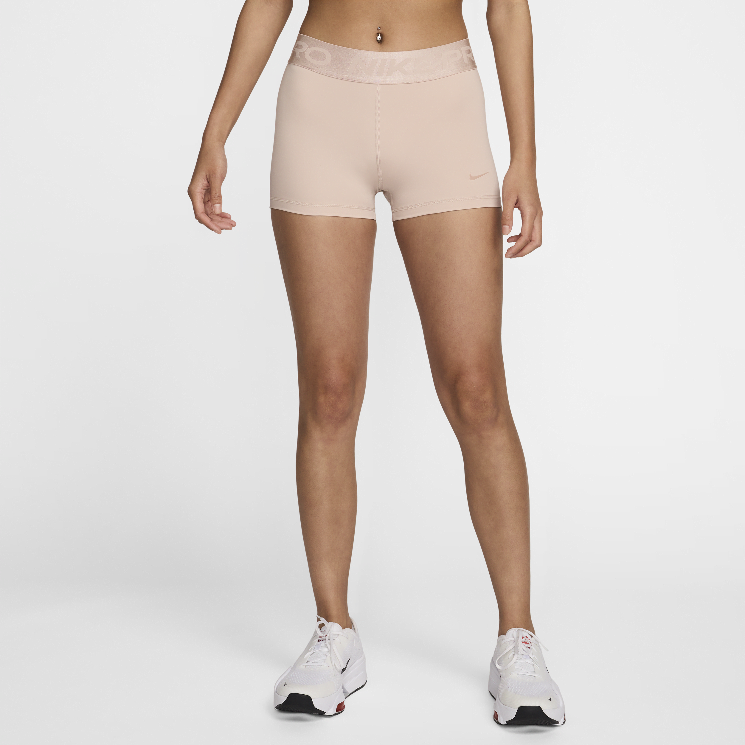 Nike Pro damesshorts met halfhoge taille (8 cm) Bruin