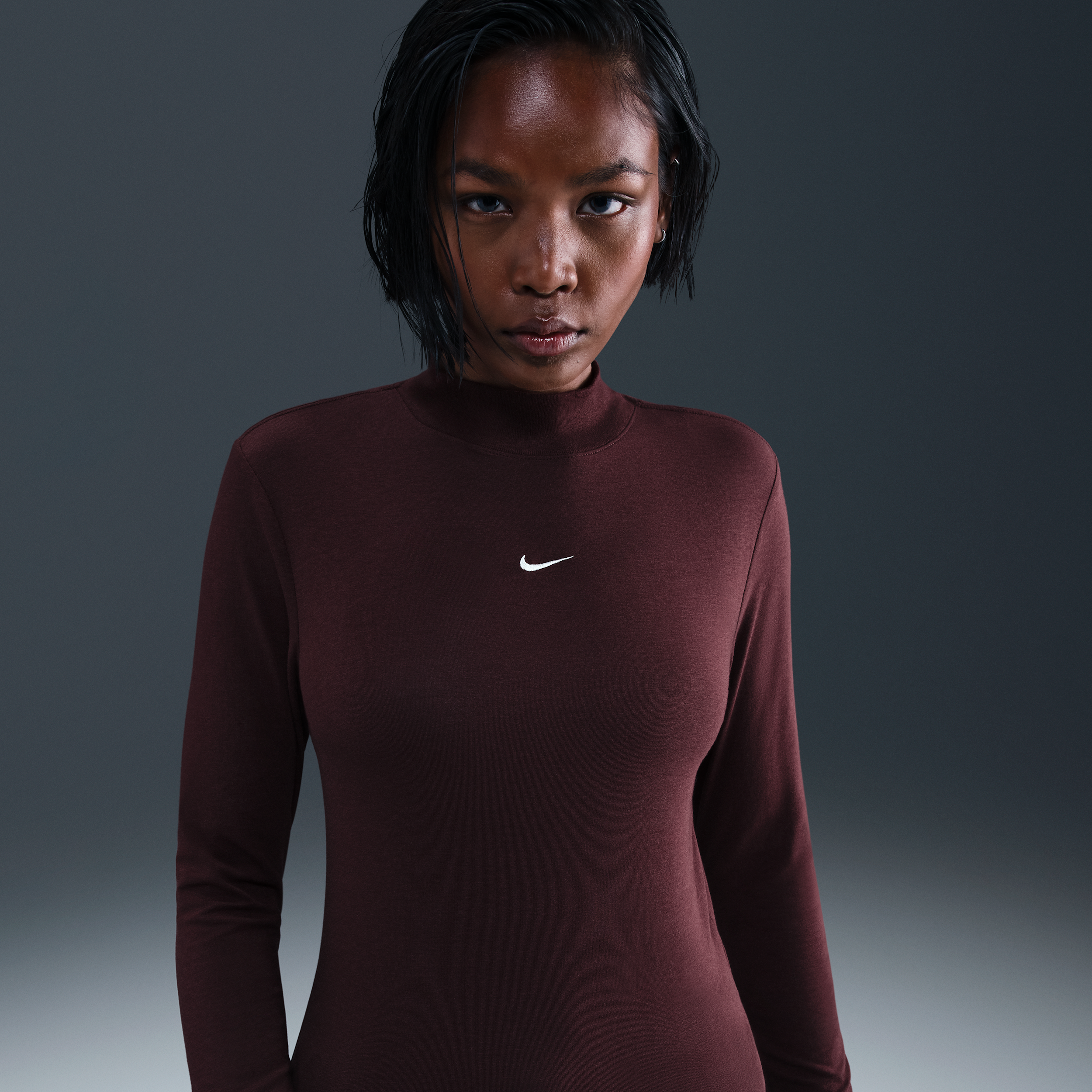 Thumbnail - Nike Chill Knit schmal geschnittenes Longsleeve-T-Shirt mit Mock-Neck (Damen) - Rot