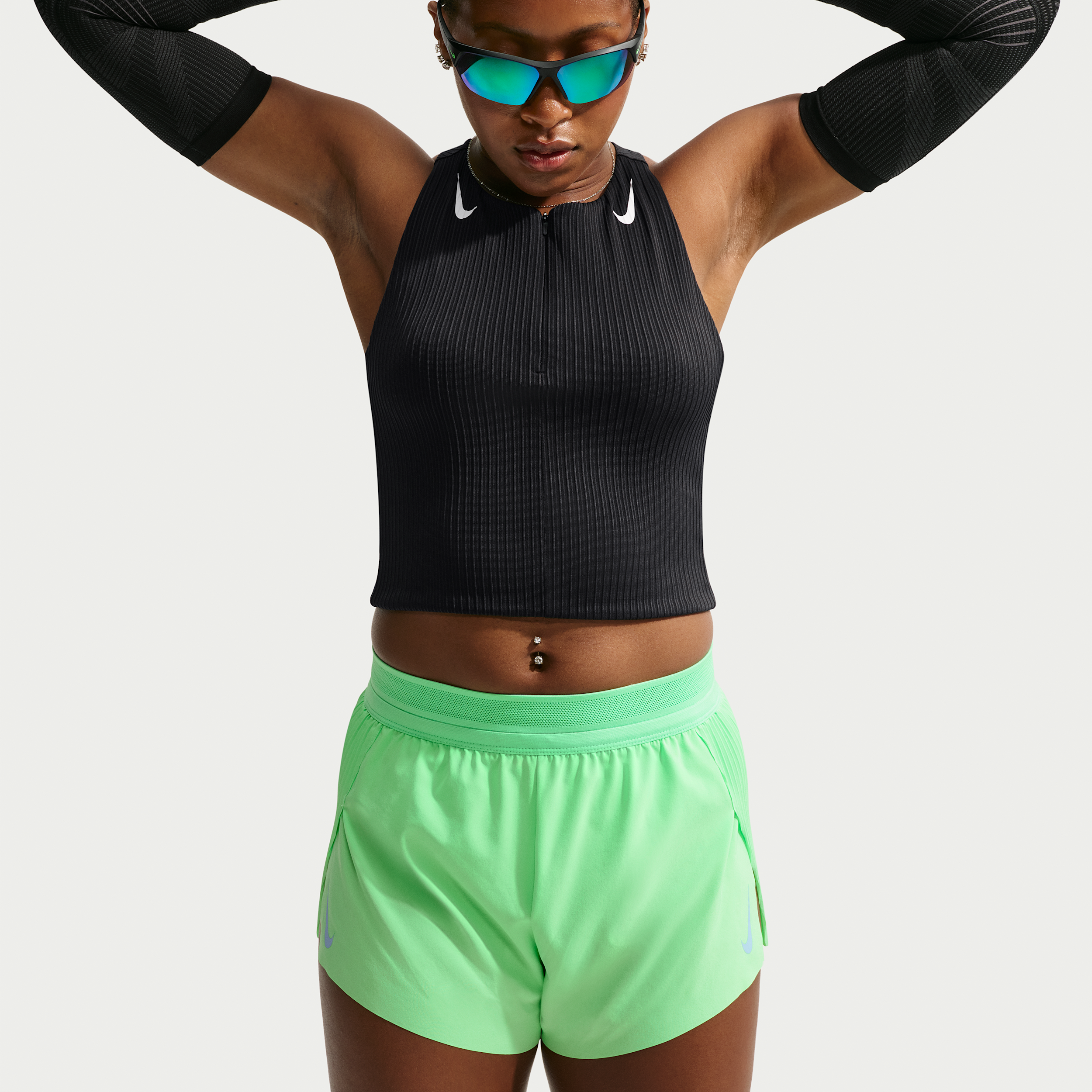 Kort Nike AeroSwift Dri-FIT ADV-løbetanktop med lommer til kvinder - sort