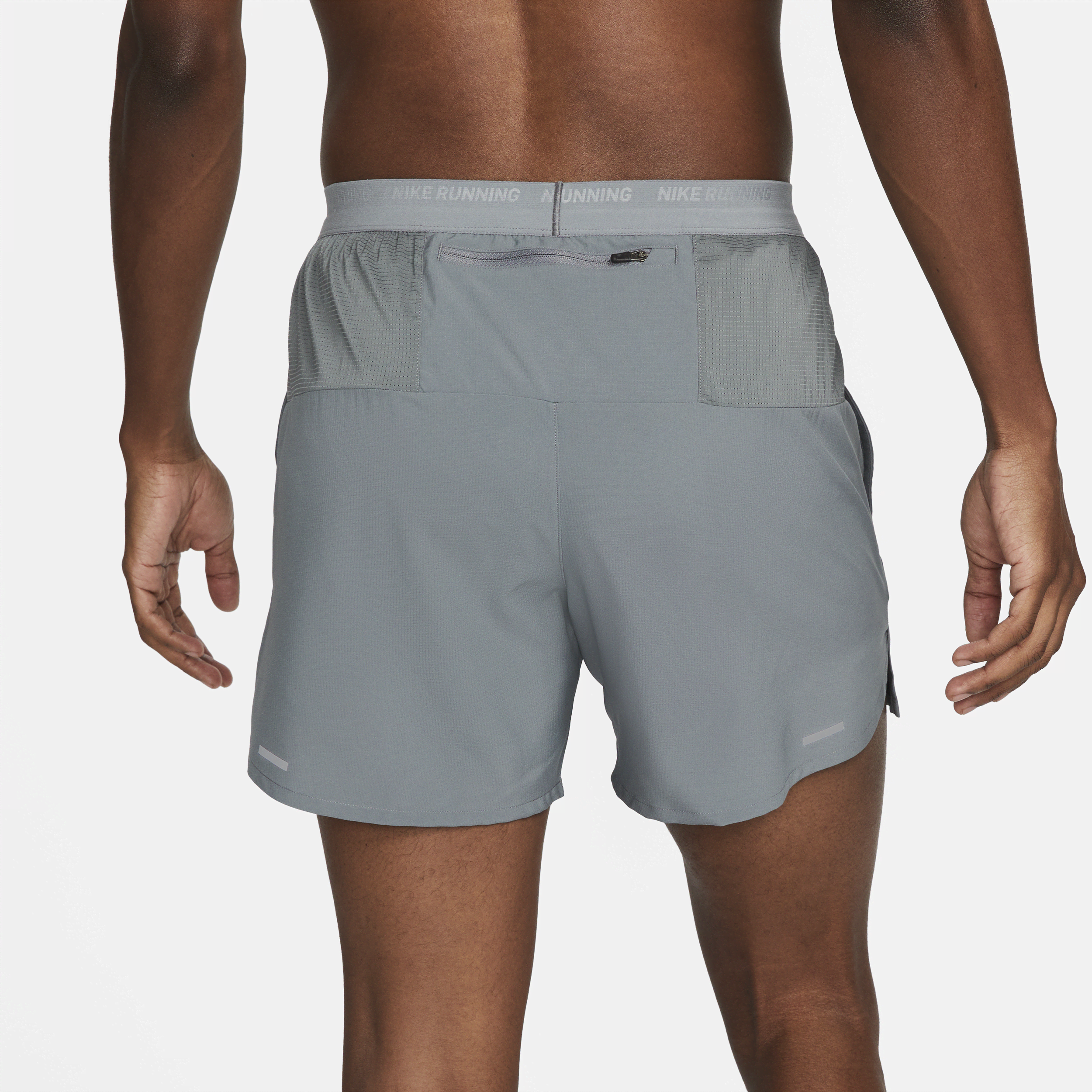 Short de running avec sous-short intégré Dri-FIT Nike Stride 13 cm pour homme - Gris