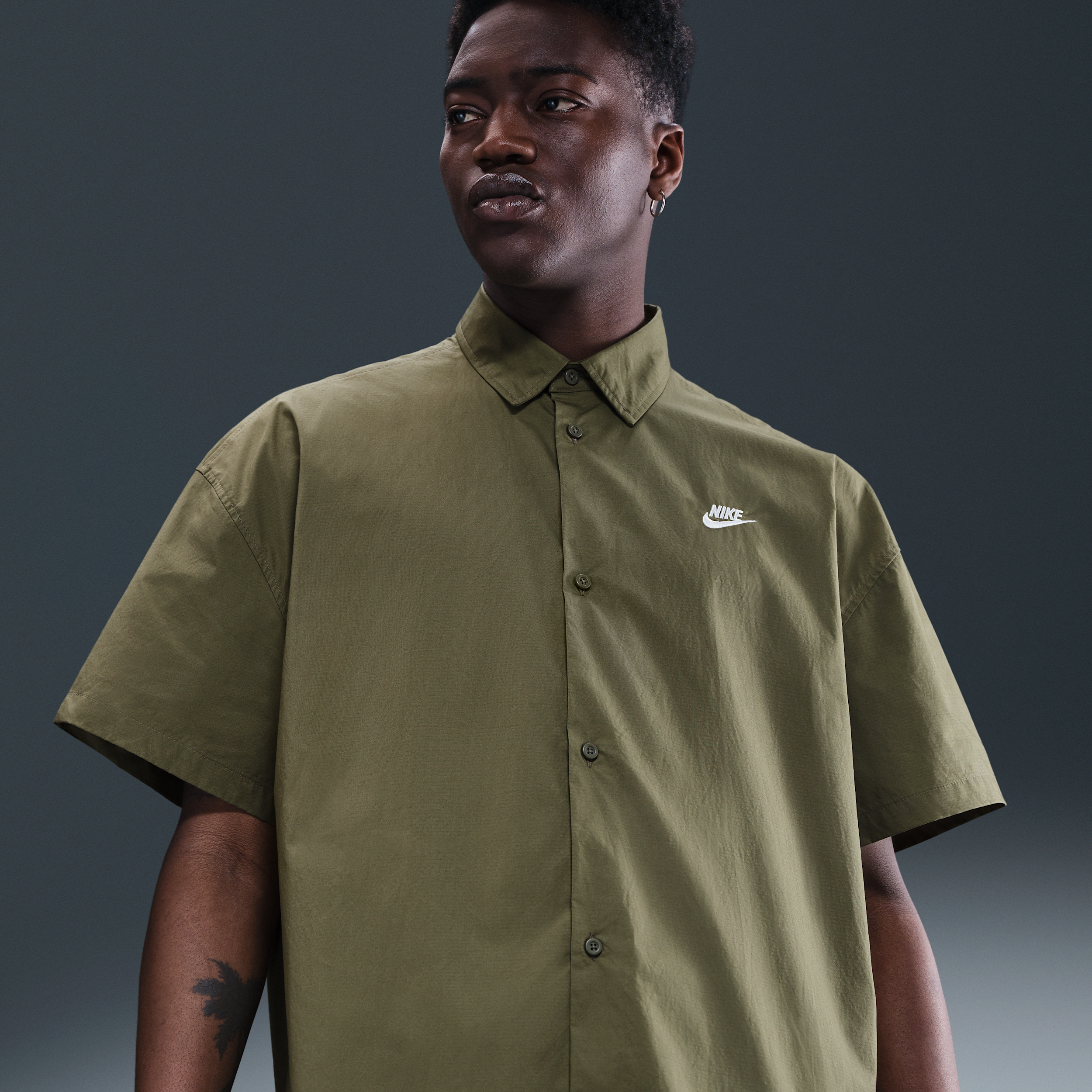 Thumbnail - Nike Club Kurzarmshirt mit Knöpfen (Herren) - Grün