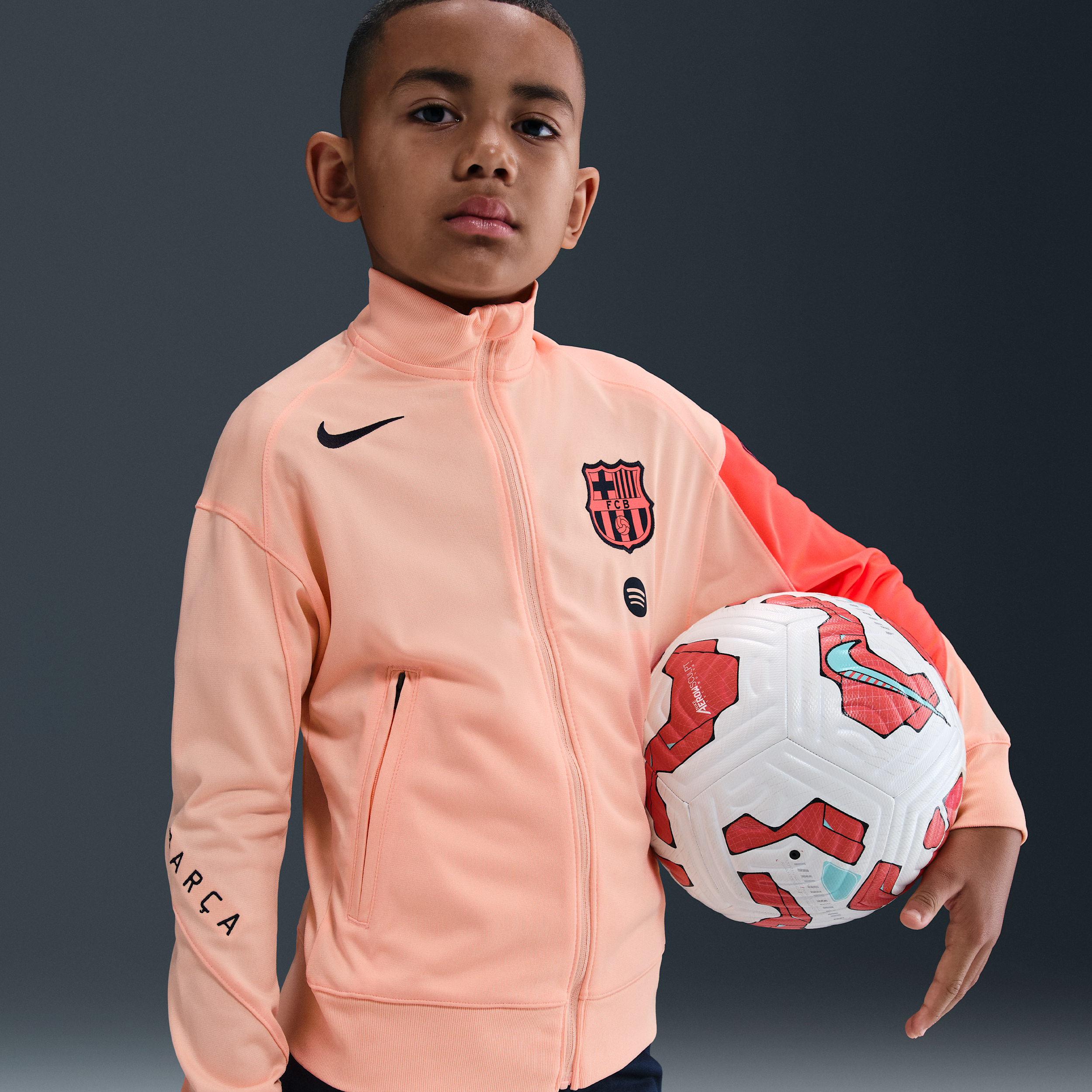 Thumbnail - FC Barcelona Strike Third Total 90 Nike Dri-FIT Fußball-Trainingsanzug aus Strickmaterial (ältere Kinder) - Orange