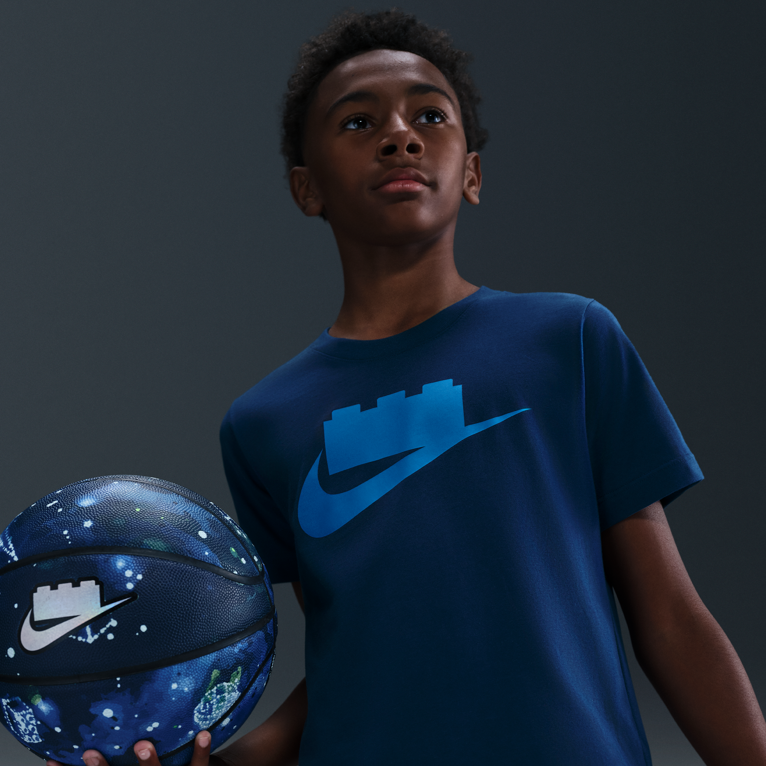 Thumbnail - Nike x LEGO® Kollektion T-Shirt mit Logo (ältere Kinder) - Blau