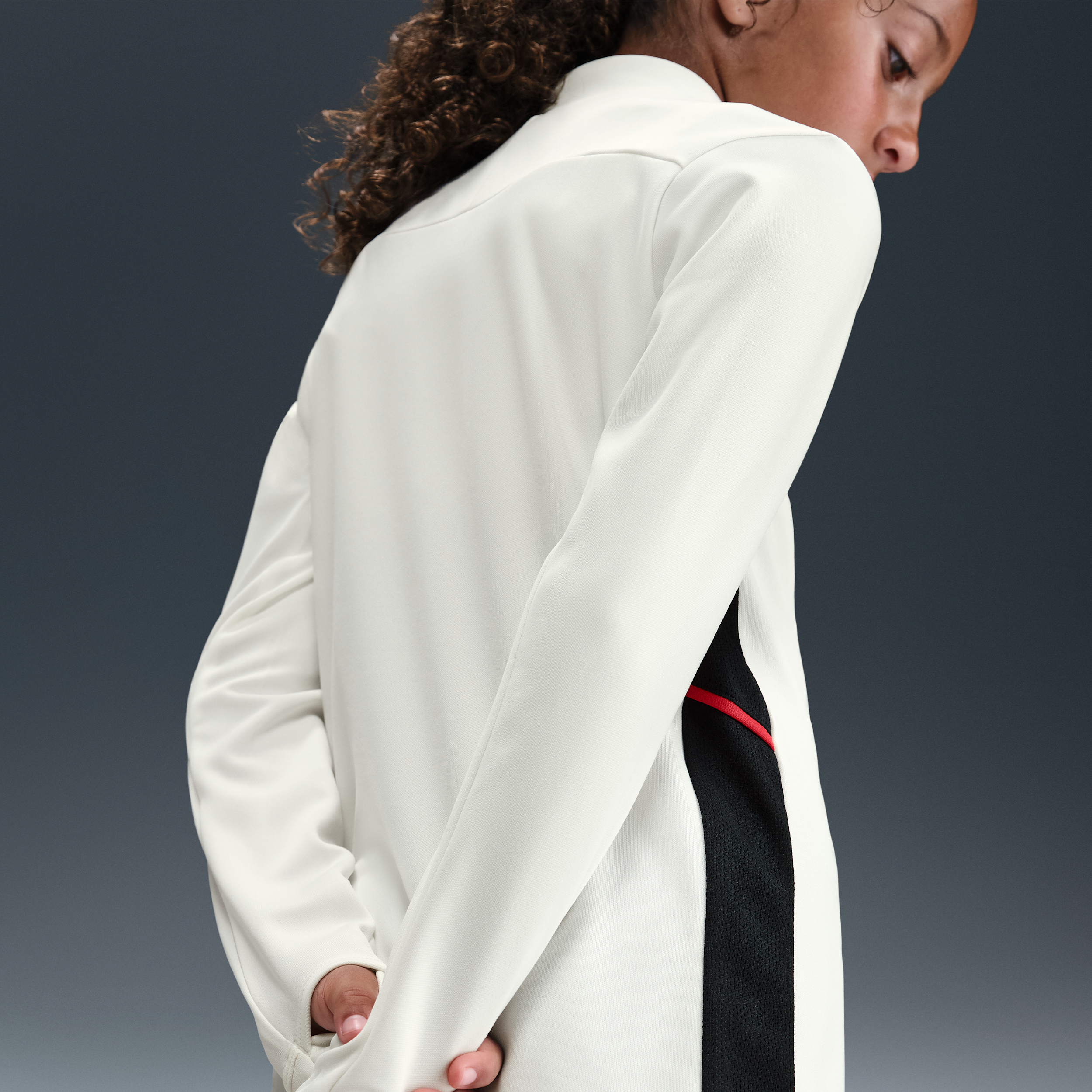 Thumbnail - Nike Academy Dri-FIT Fußballtrainings-Longsleeve mit 1/4-Reißverschluss (ältere Kinder) - Weiß