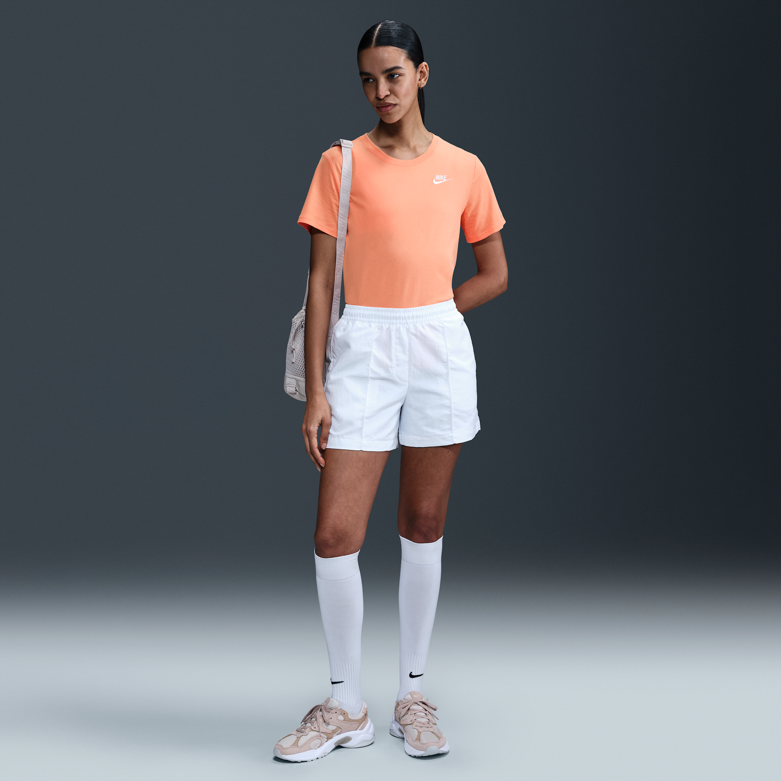 Tee-shirt Nike Sportswear Club Essentials pour femme - Orange