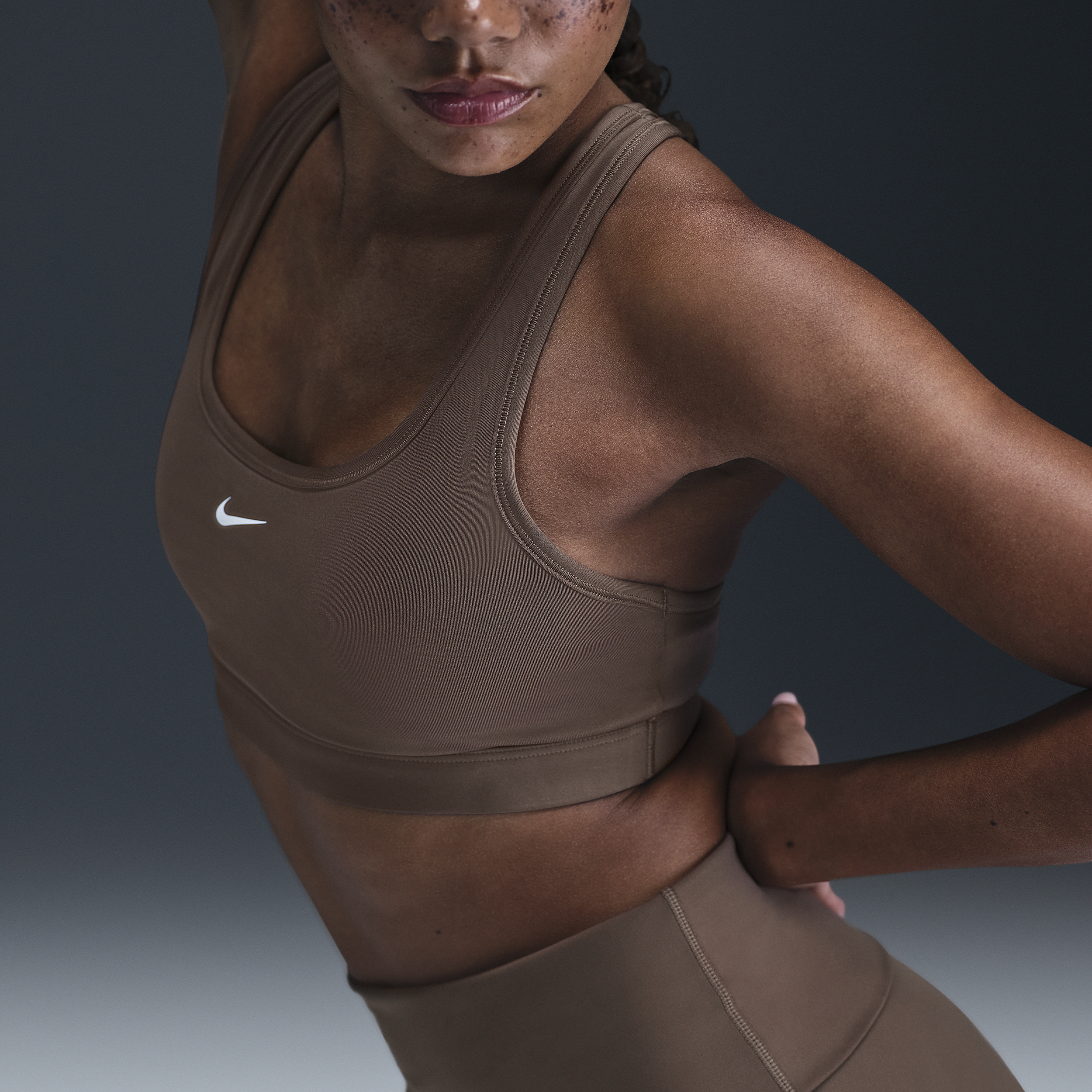 Brassière de sport à maintien léger Nike Swoosh Light Support pour femme - Marron