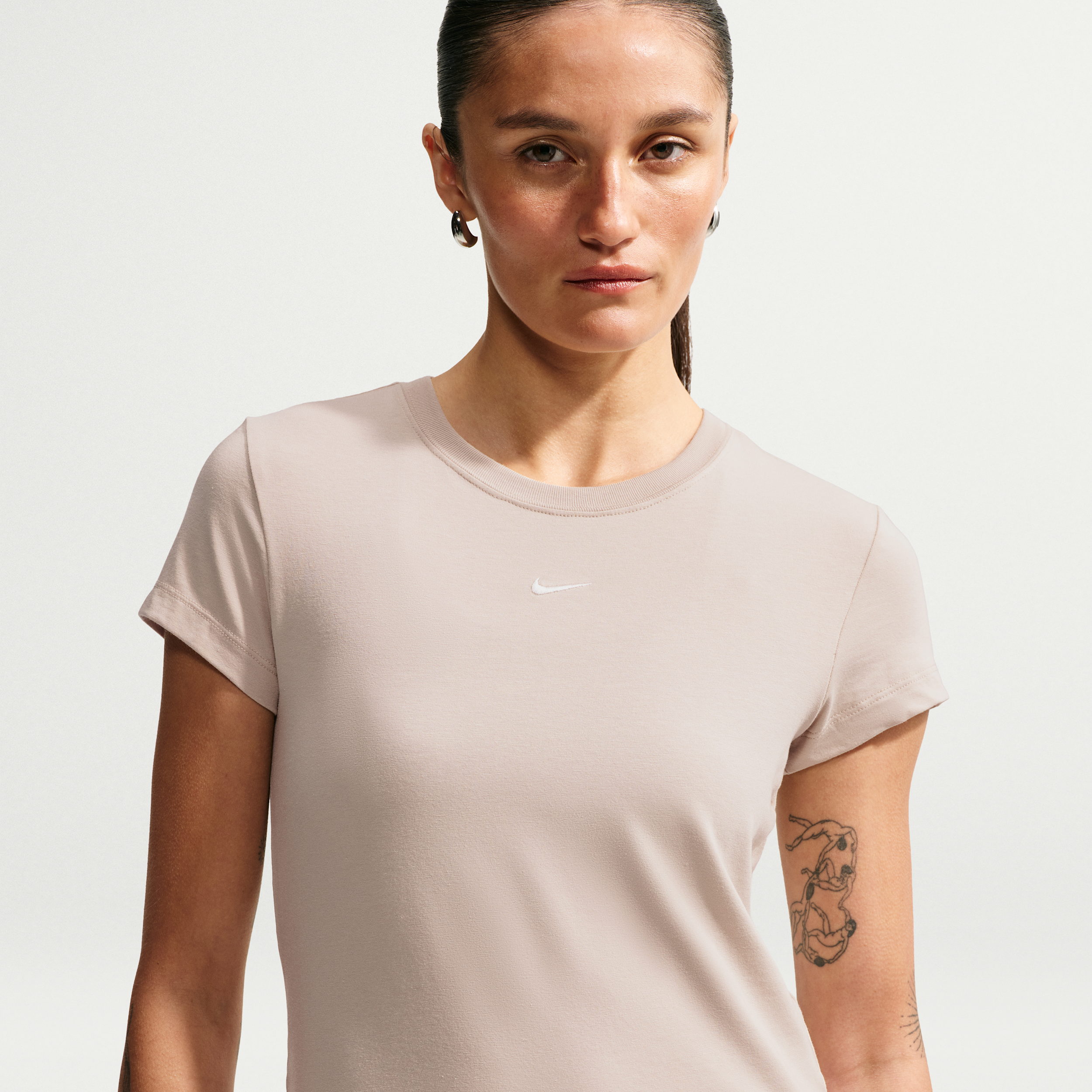 Maskinstrikket Nike Chill-T-shirt til kvinder - brun