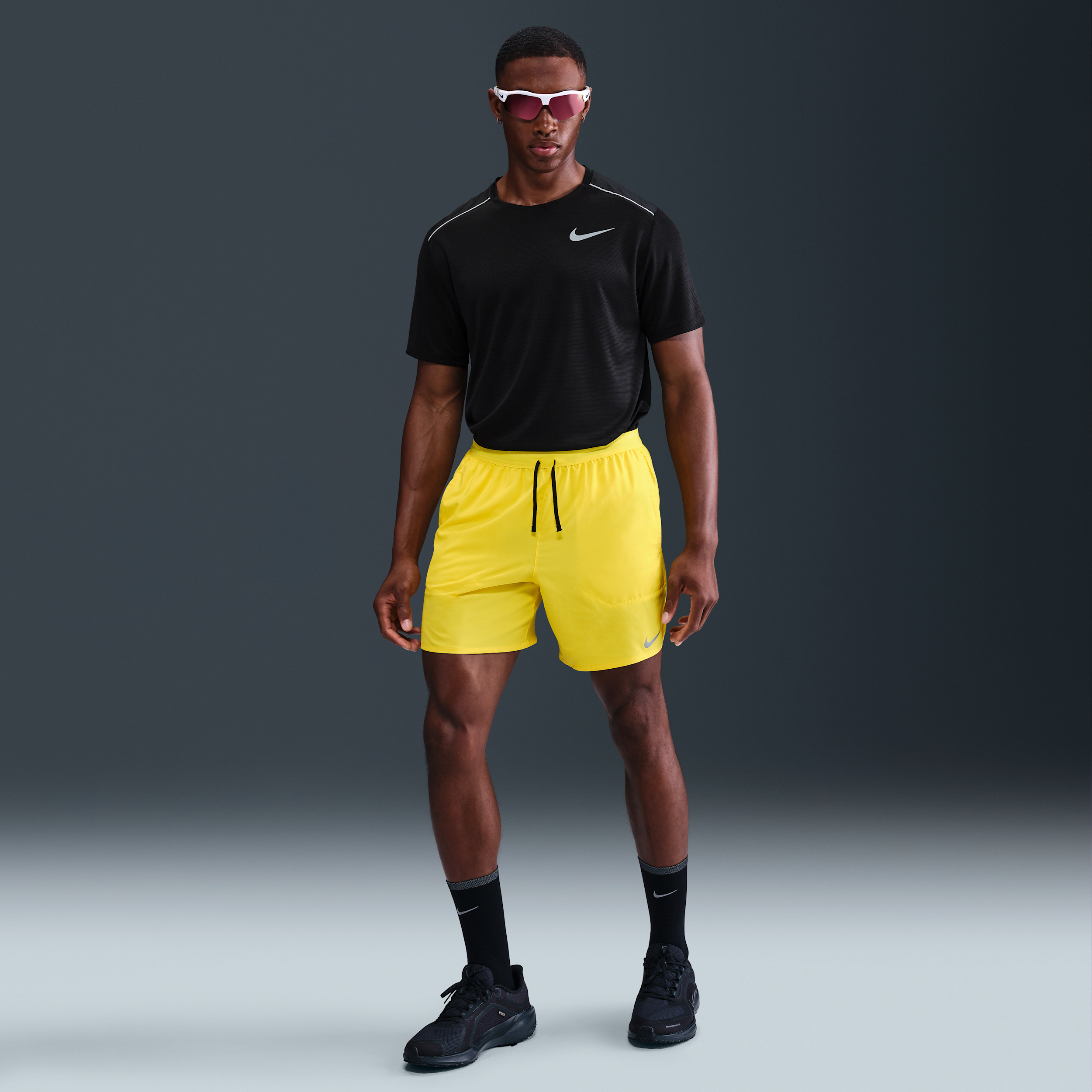 Thumbnail - Nike Stride Dri-FIT-Laufshorts mit Futter für Herren (ca. 18 cm) - Gelb