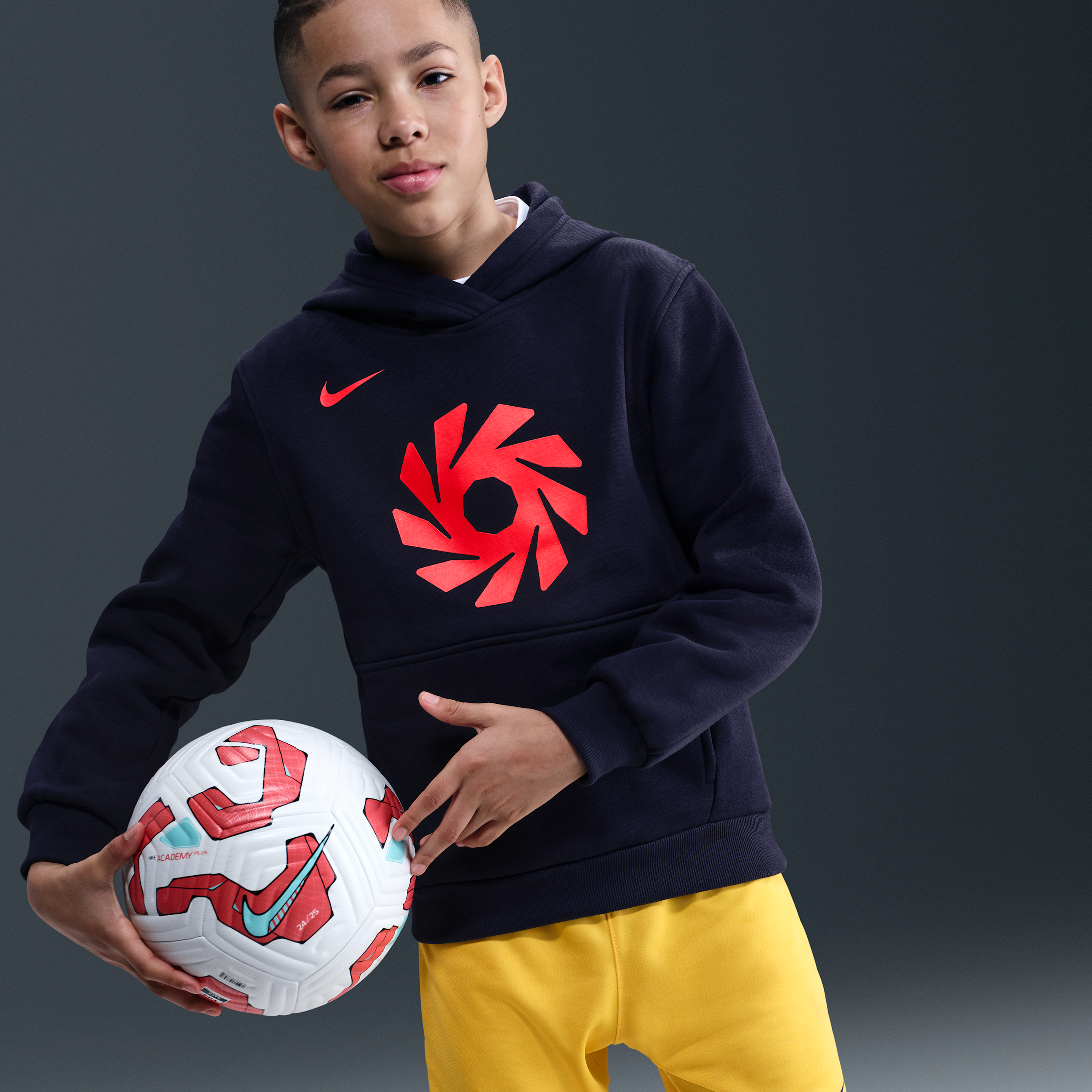 Thumbnail - Erling Haaland Club Fleece Fußball-Hoodie (ältere Kinder) - Blau