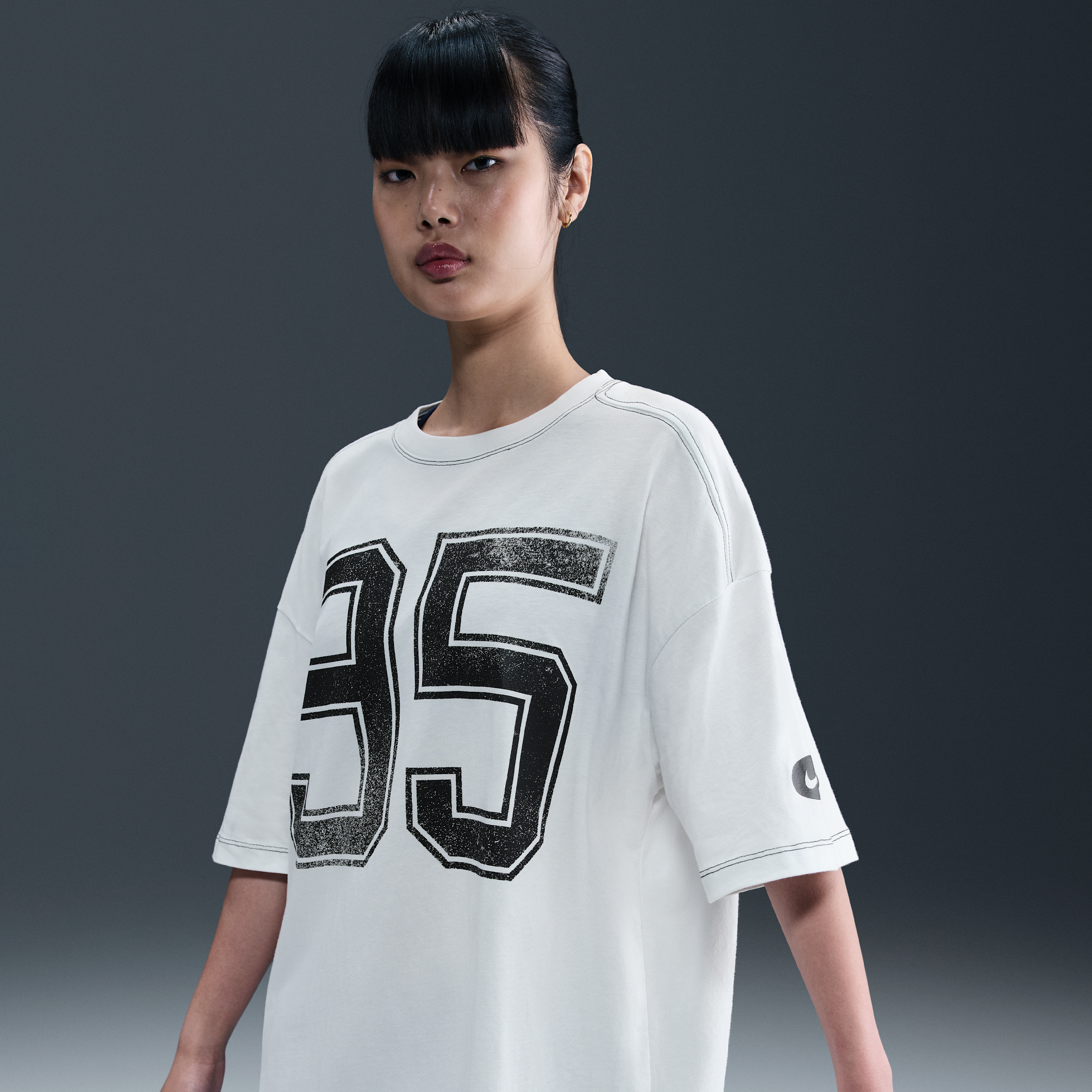 Thumbnail - Nike Sportswear T-Shirt mit Grafik für Damen - Weiß