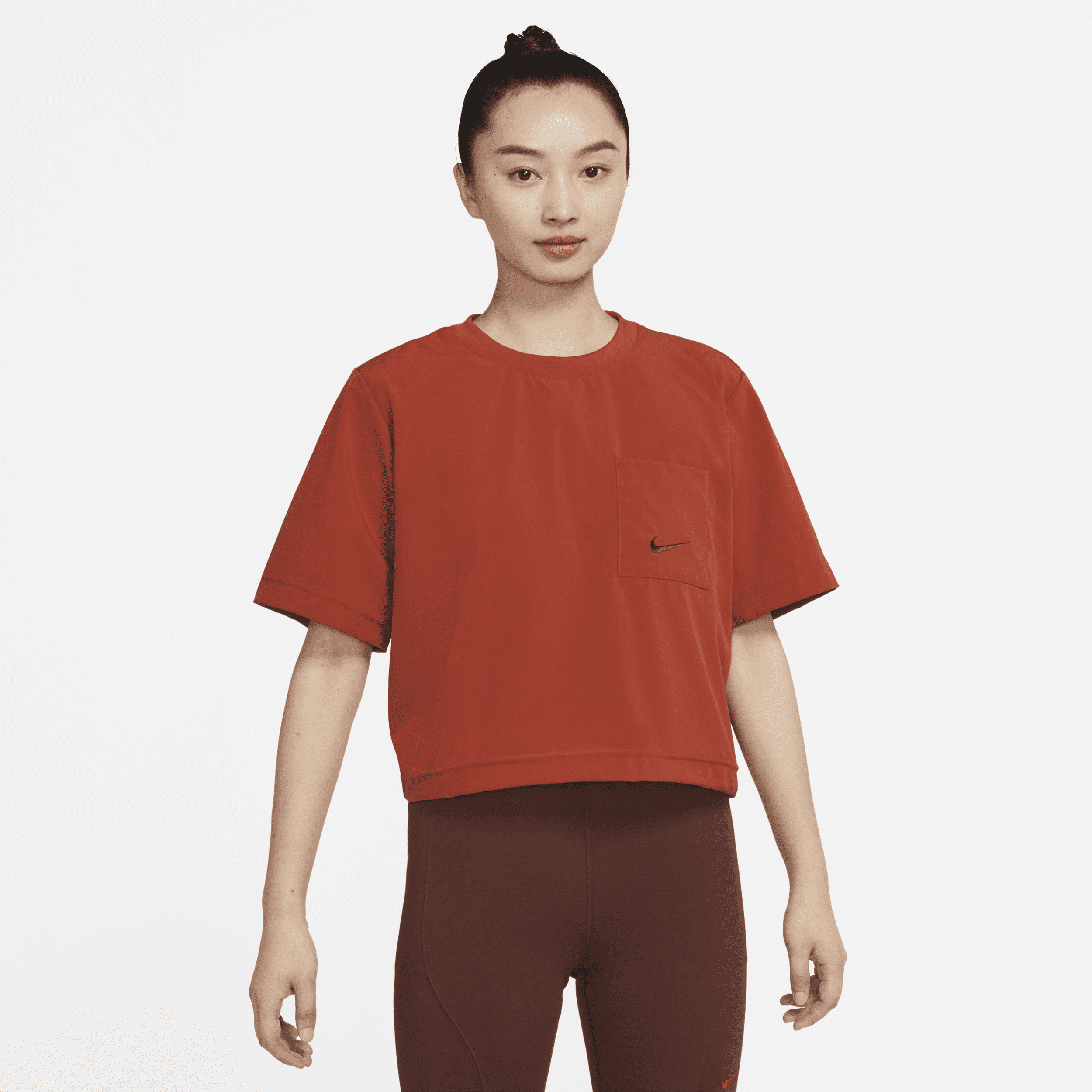 Damska koszulka o luźnym kroju z tkaniny Nike Sportswear Everyday Modern - Czerwony