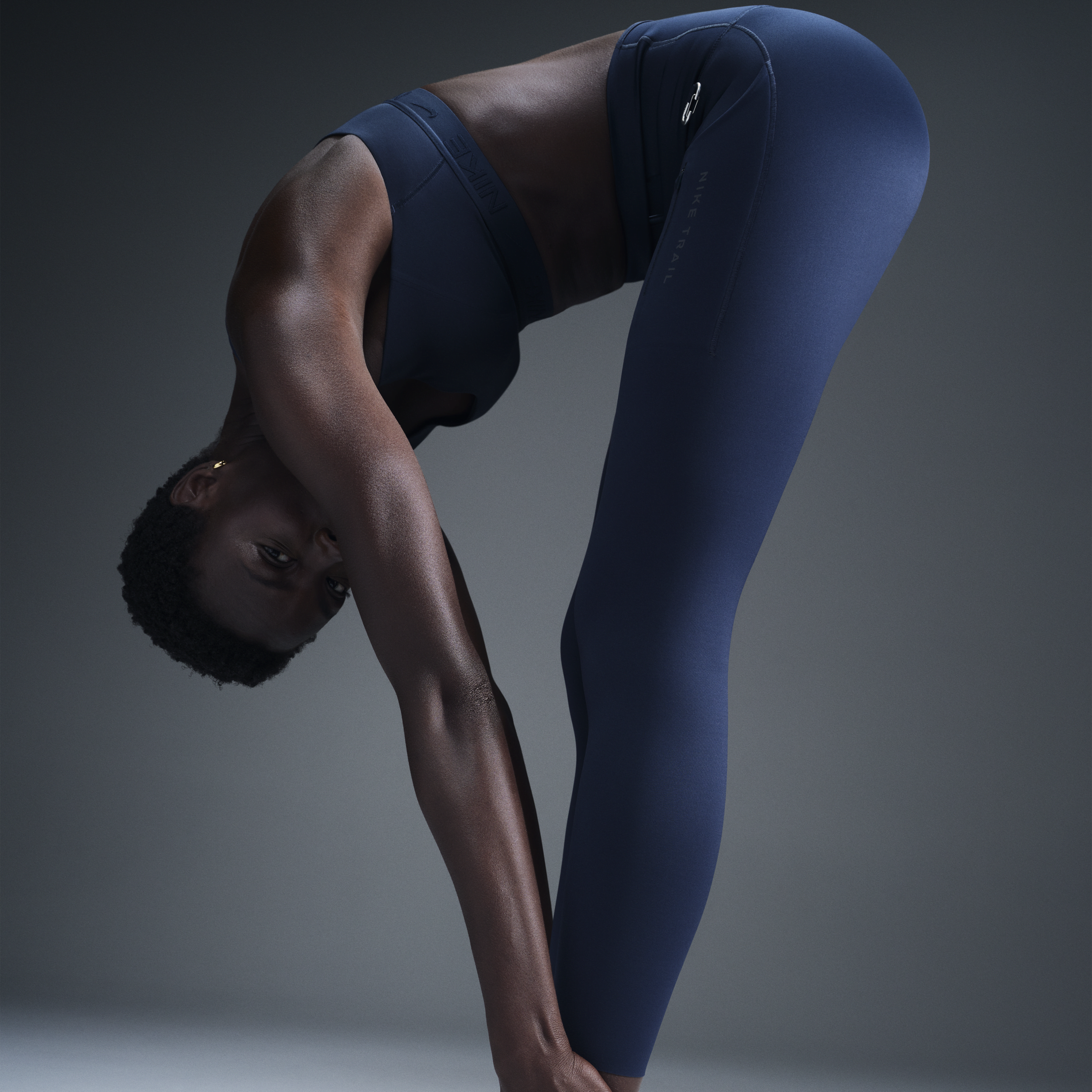 Legging 7/8 à taille haute et maintien supérieur avec poches Nike Trail Go pour femme - Bleu