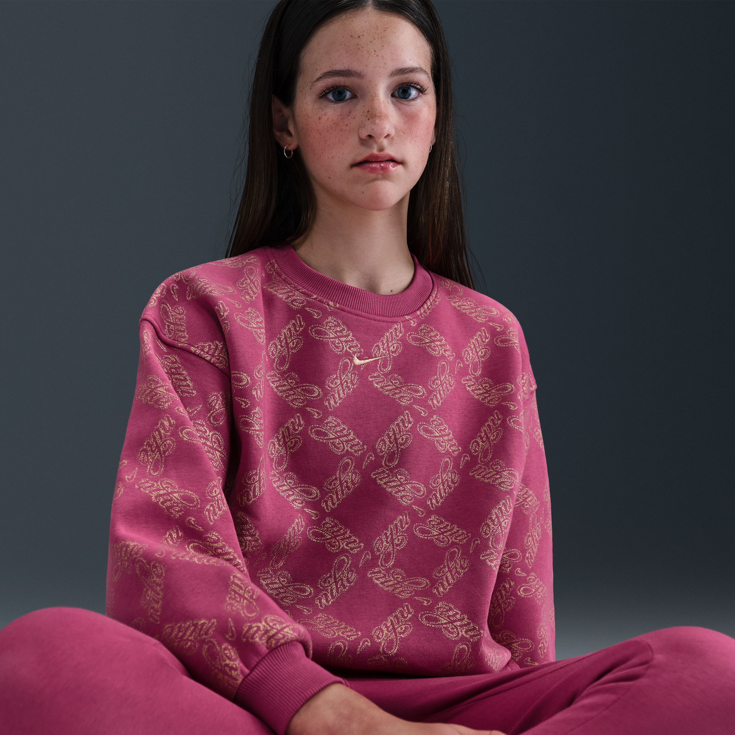 Thumbnail - Nike Club Fleece extragroßes bedrucktes Sweatshirt mit Rundhalsausschnitt für ältere Kinder (Mädchen) - Lila