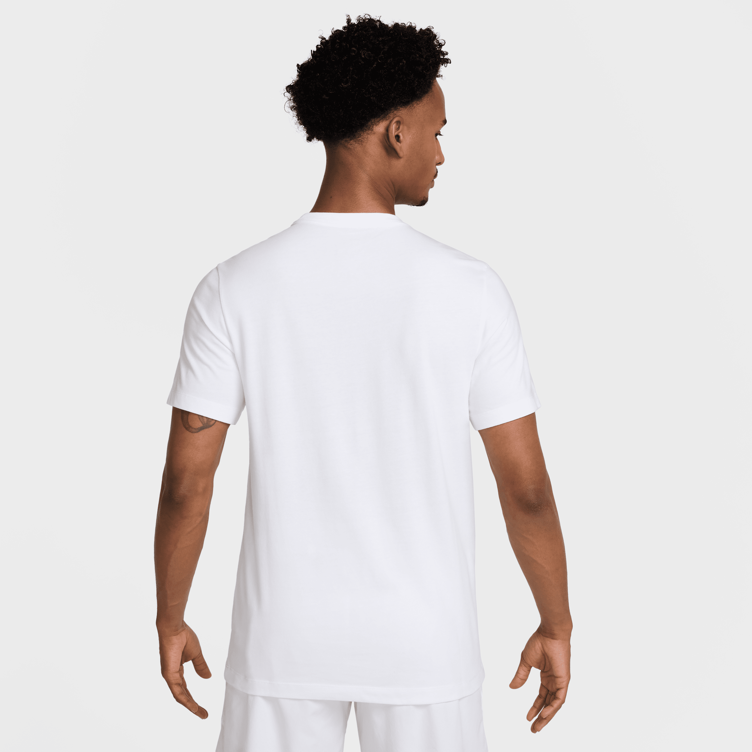 T-shirt de tennis NikeCourt Dri-FIT pour homme - Blanc