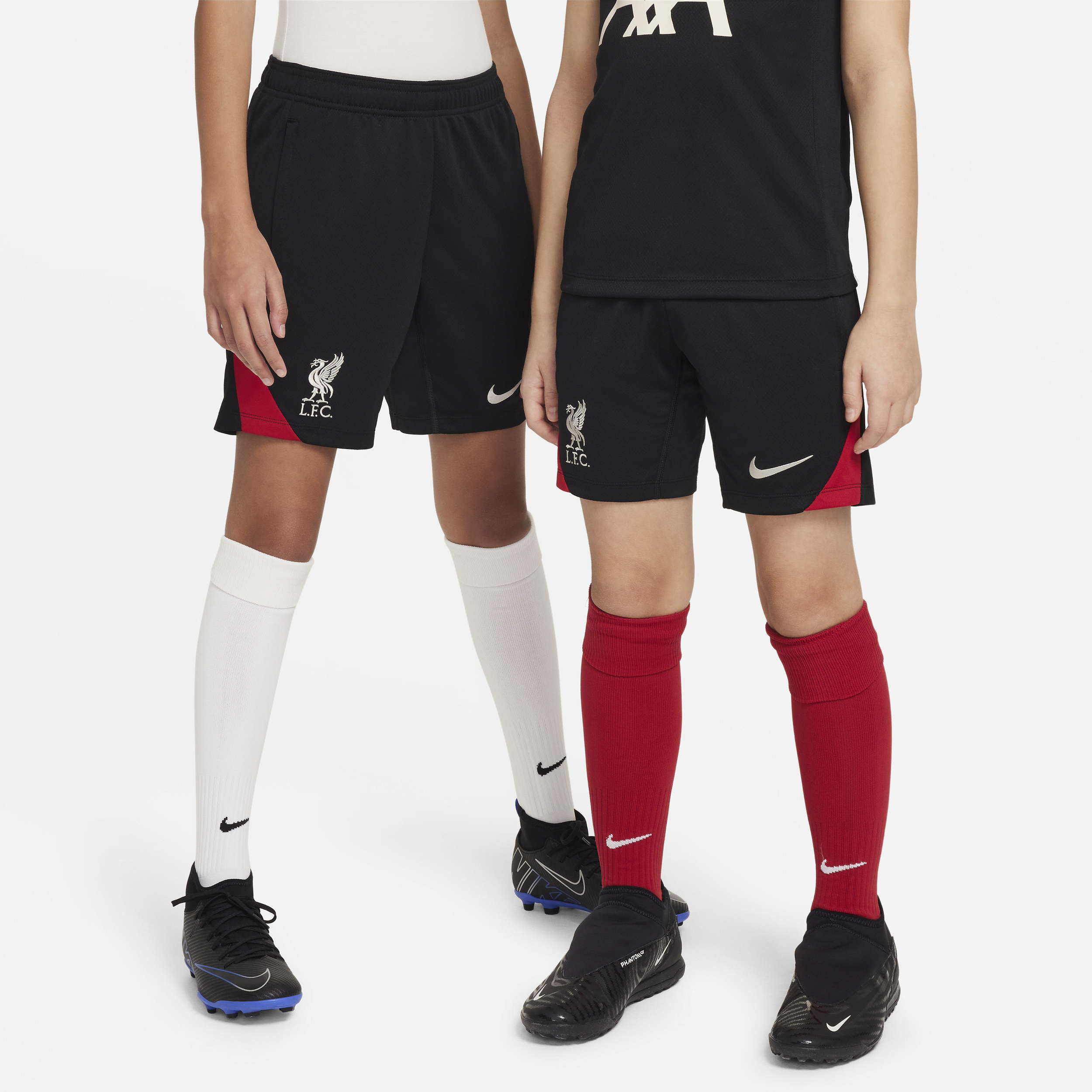 Nike Liverpool FC Strike Dri-FIT knit voetbalshorts voor kids Zwart