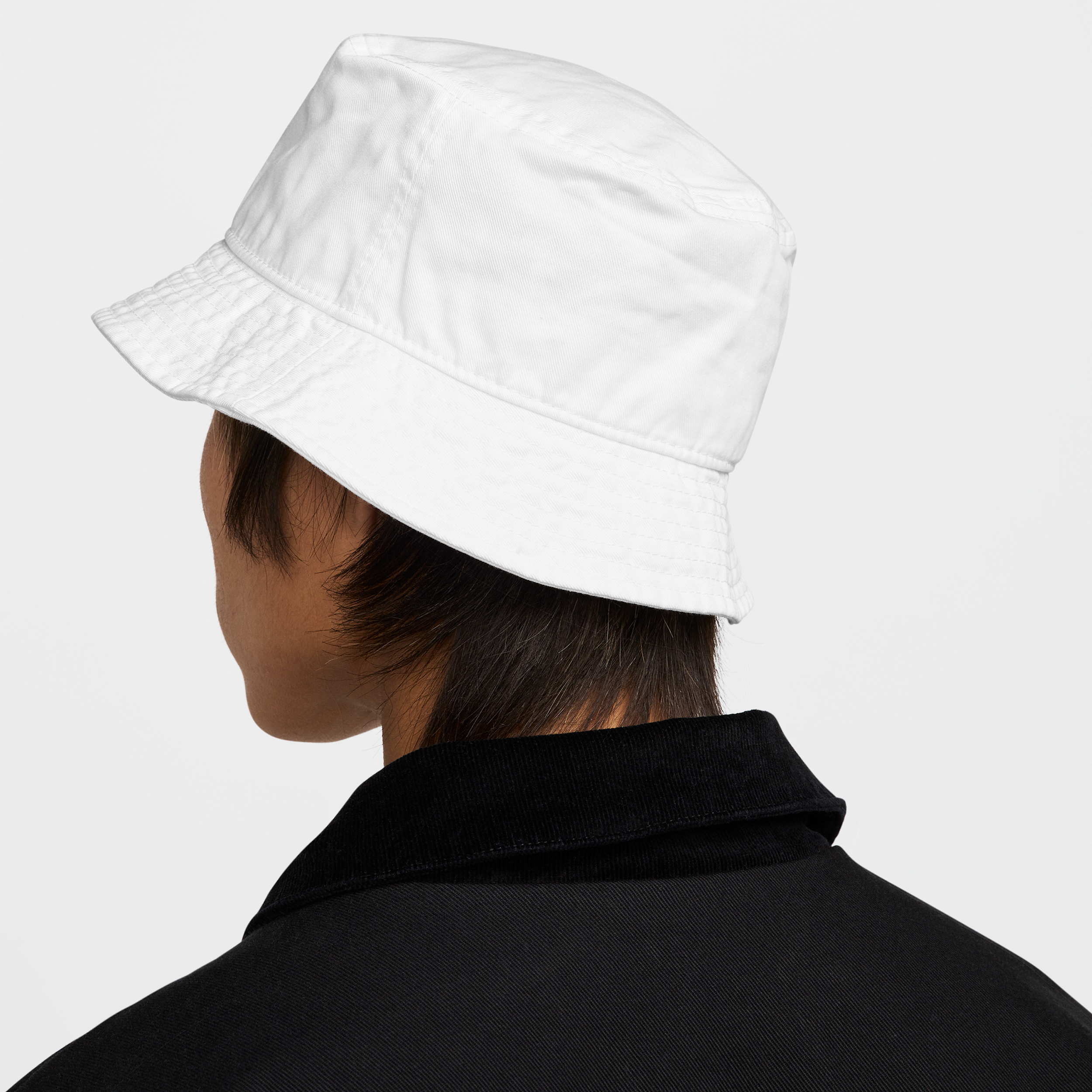 Thumbnail - Nike Apex Futura Bucket Hat im Washed-Look - Weiß