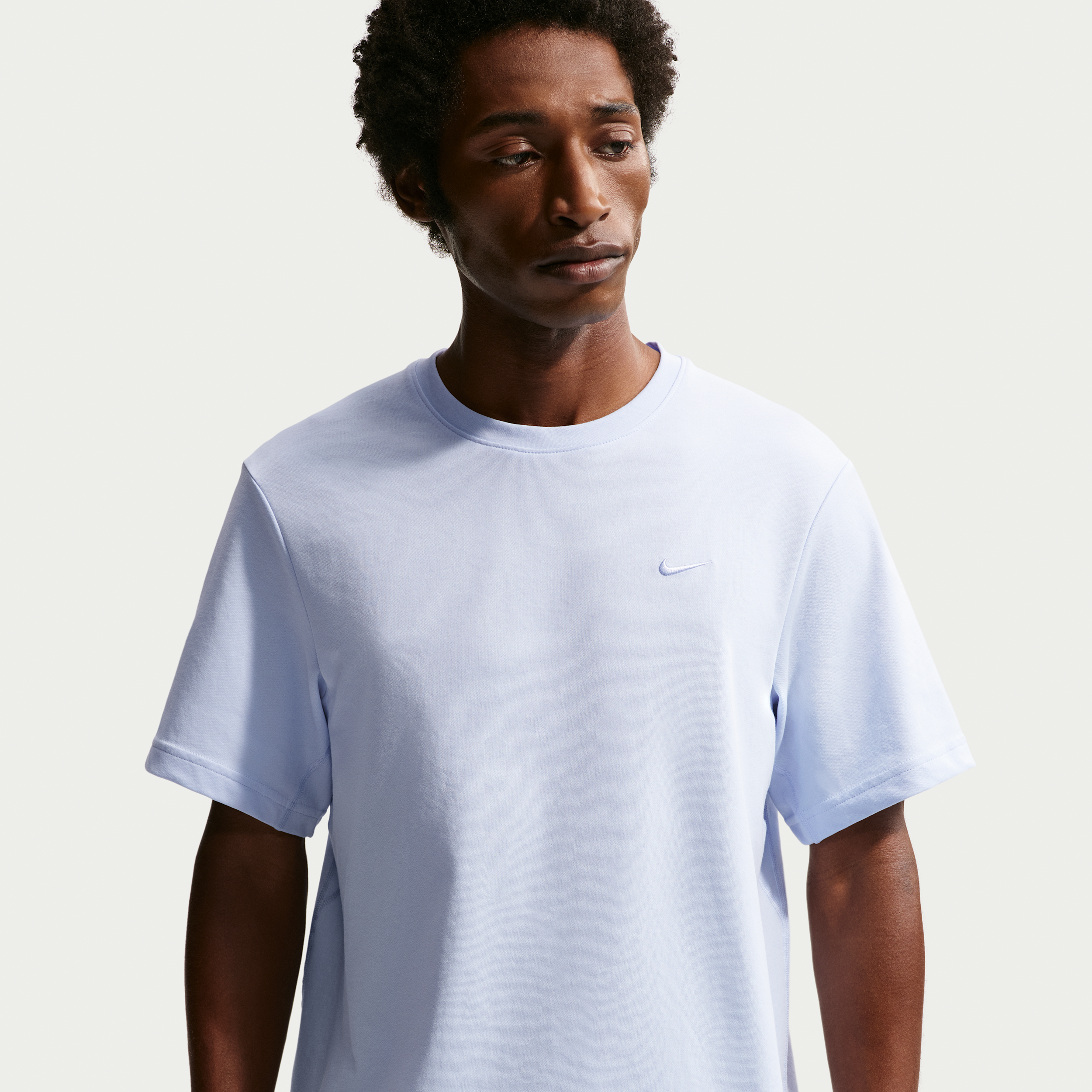 Alsidig Nike Primary Dri-FIT-overdel med korte ærmer til mænd - blå